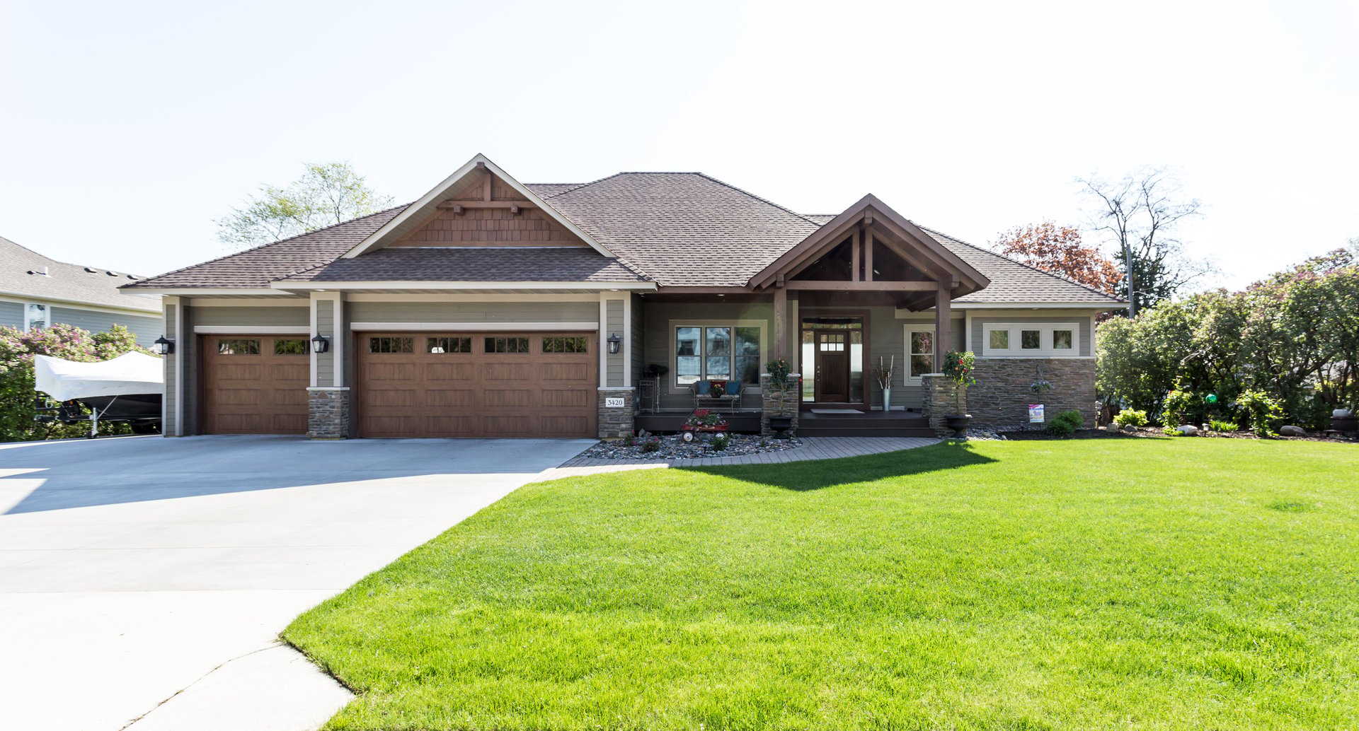 Beautiful Custom Home on Lake Johanna