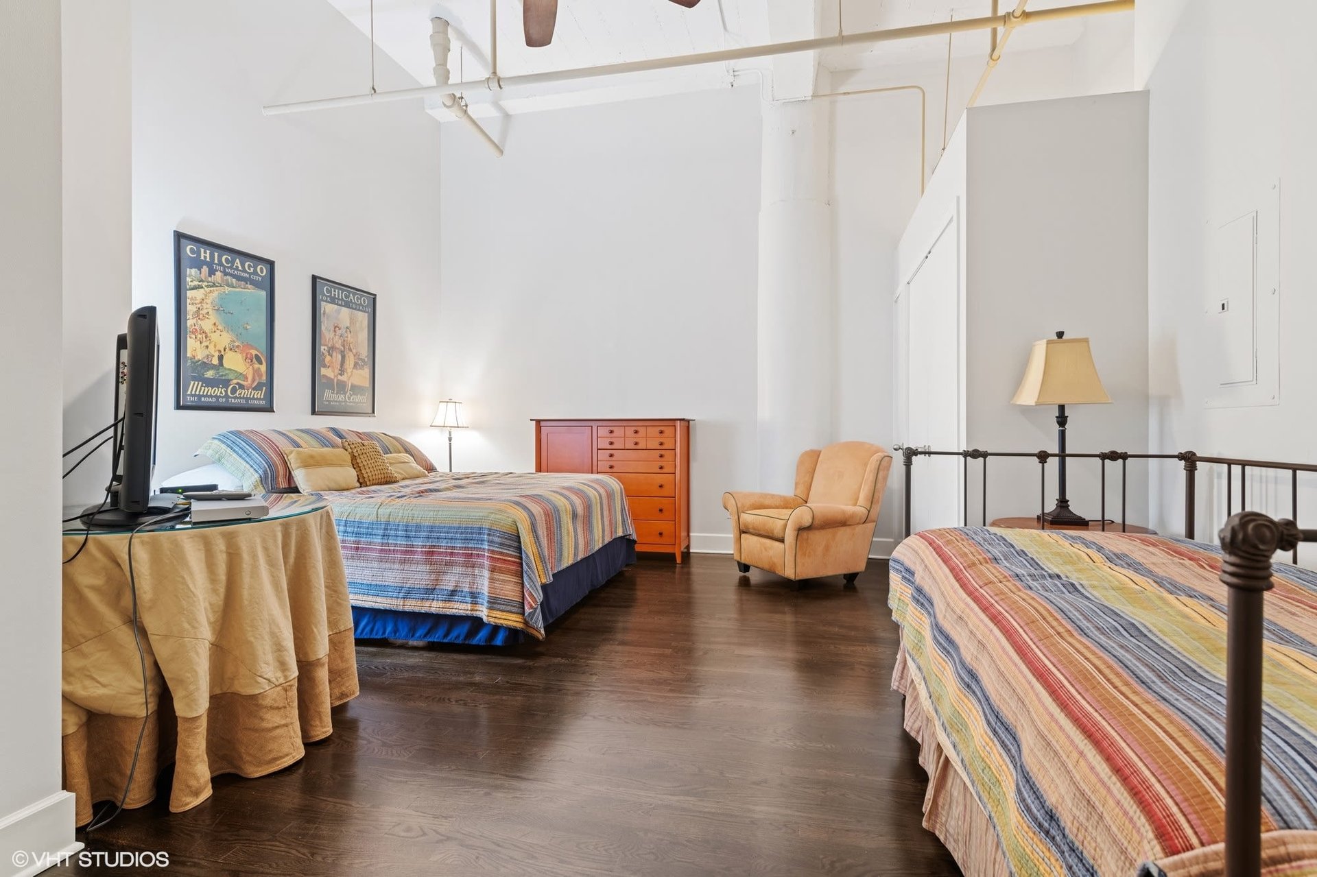 165 N Canal Street Unit: 1527-1528