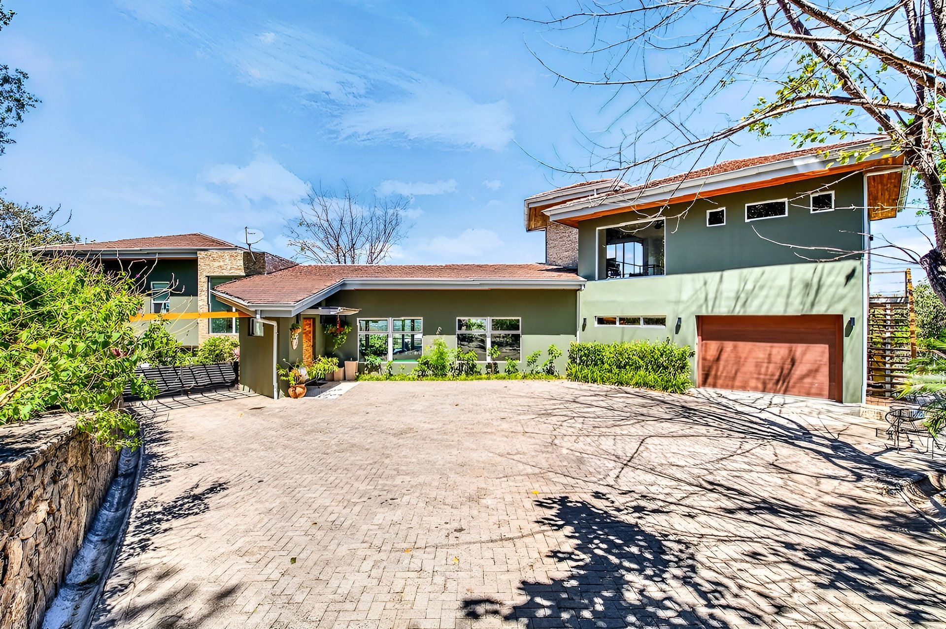Casa Pochote | Artisan Luxury Villa in Tamarindo | Pool, Jacuzzi & Langosta Beach Club Membership Included