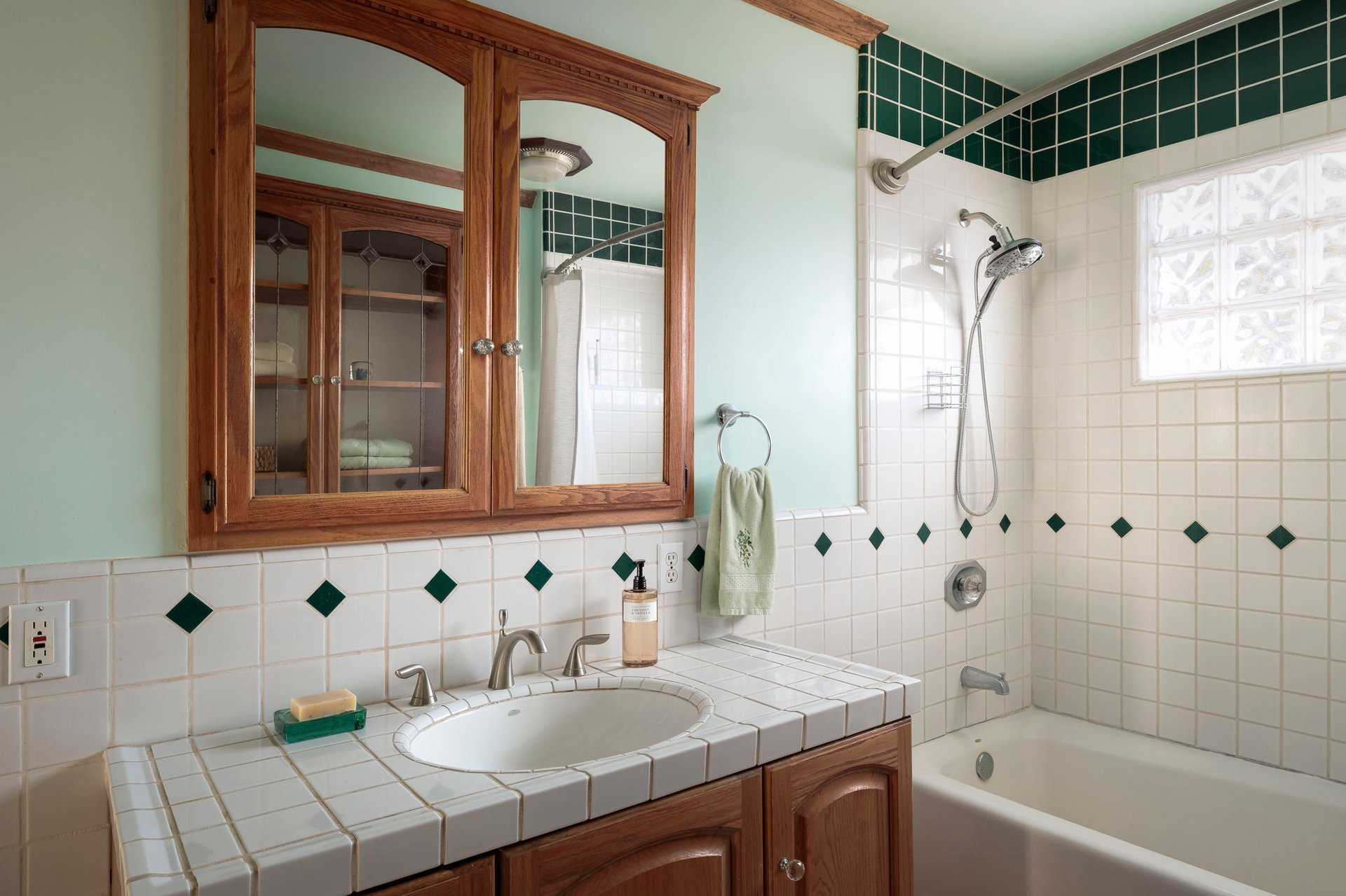 2-Story Historic Cabin Home in La Crescenta - Breathtaking Verdugo Mountain Views!