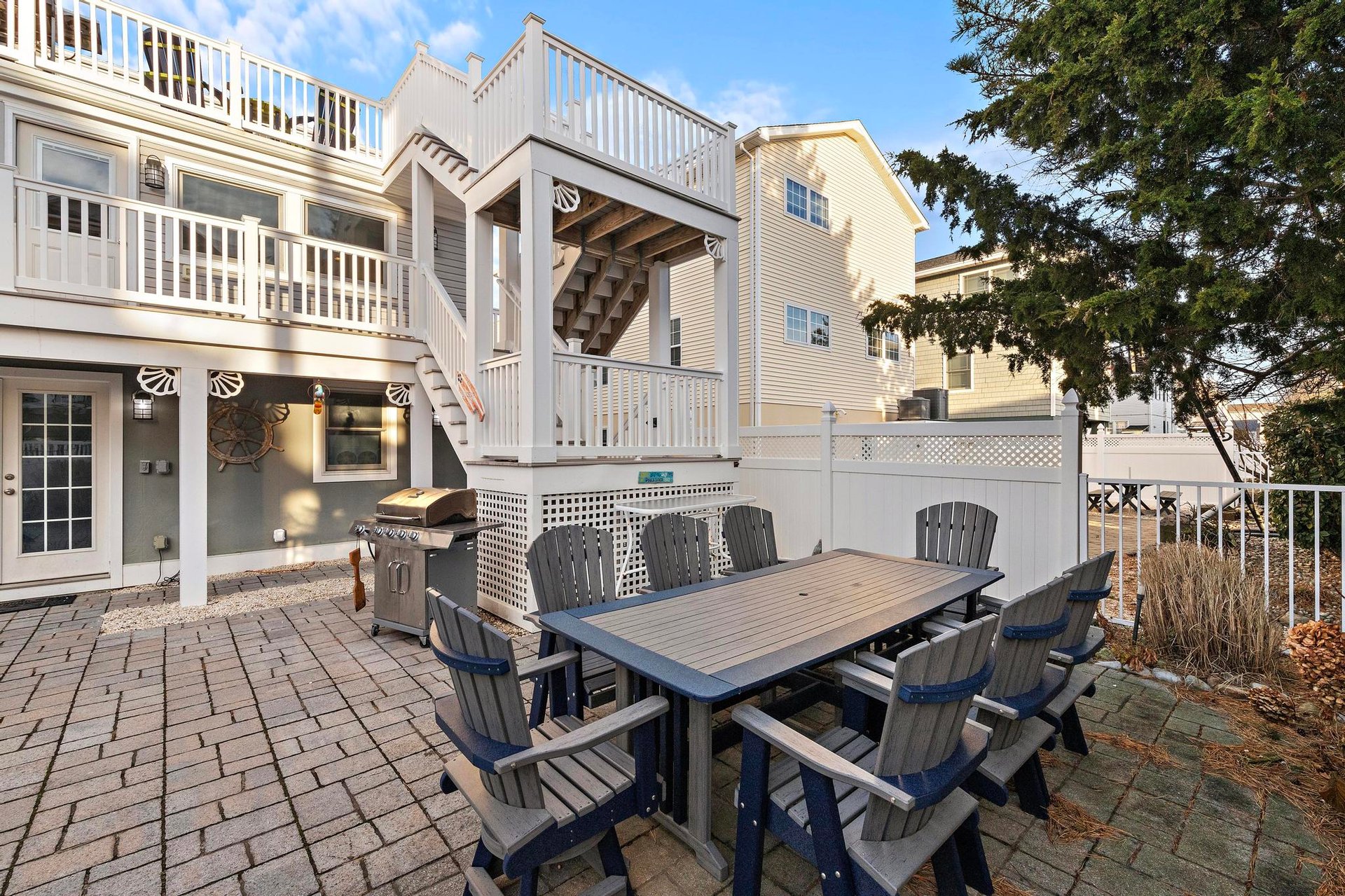 216 Taylor Ave, 1st Floor Unit