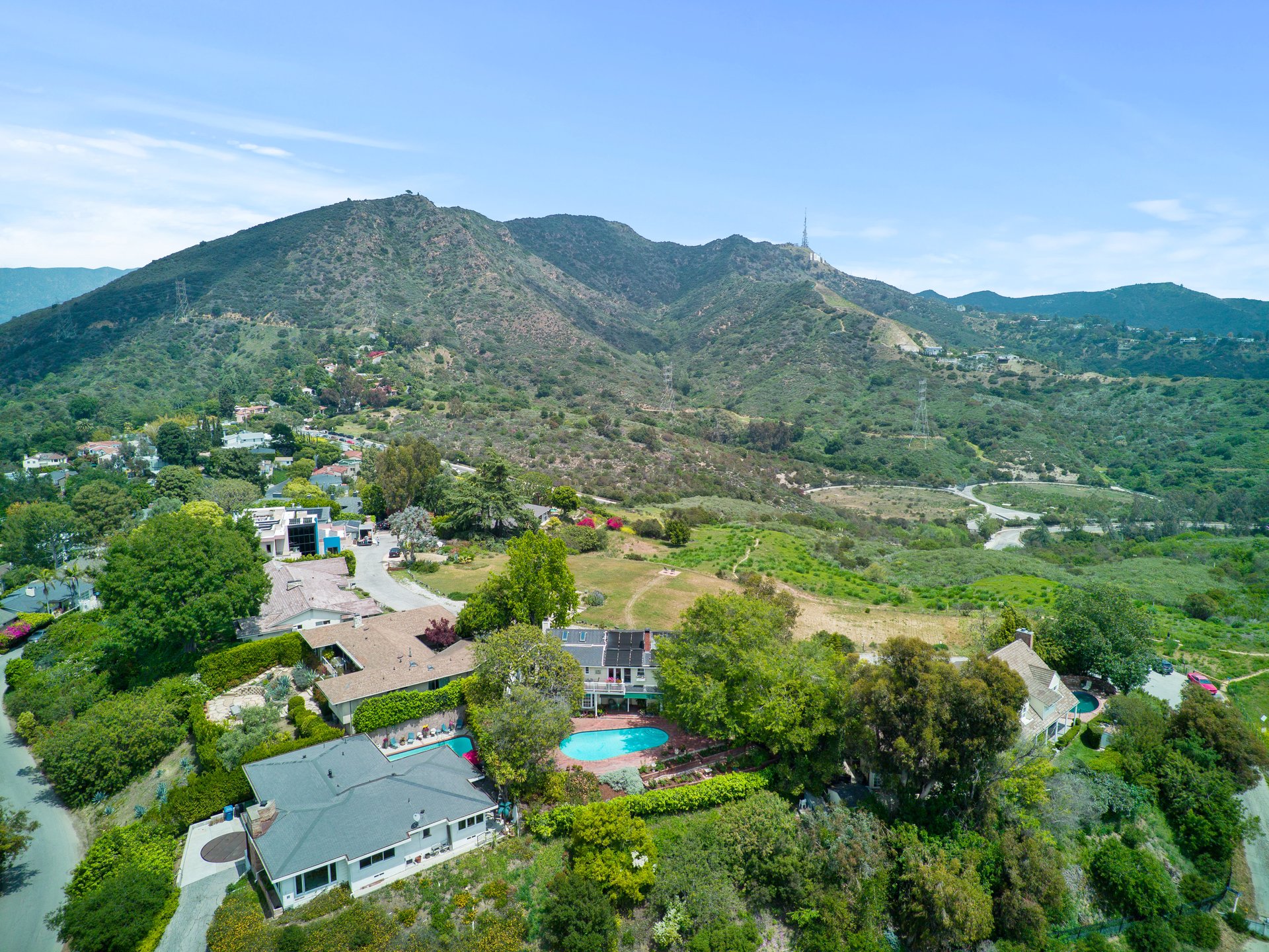 A Slice of Heaven in Lake Hollywood