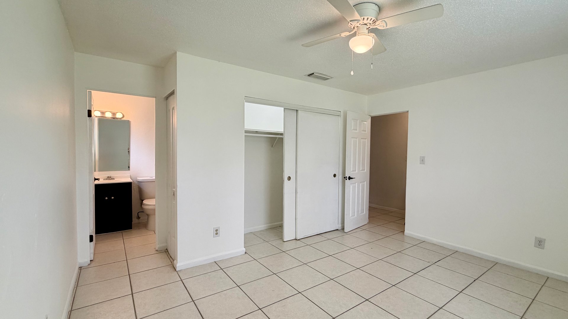 Casselberry Two-Bedroom Unit in Half-Duplex with Private Yard