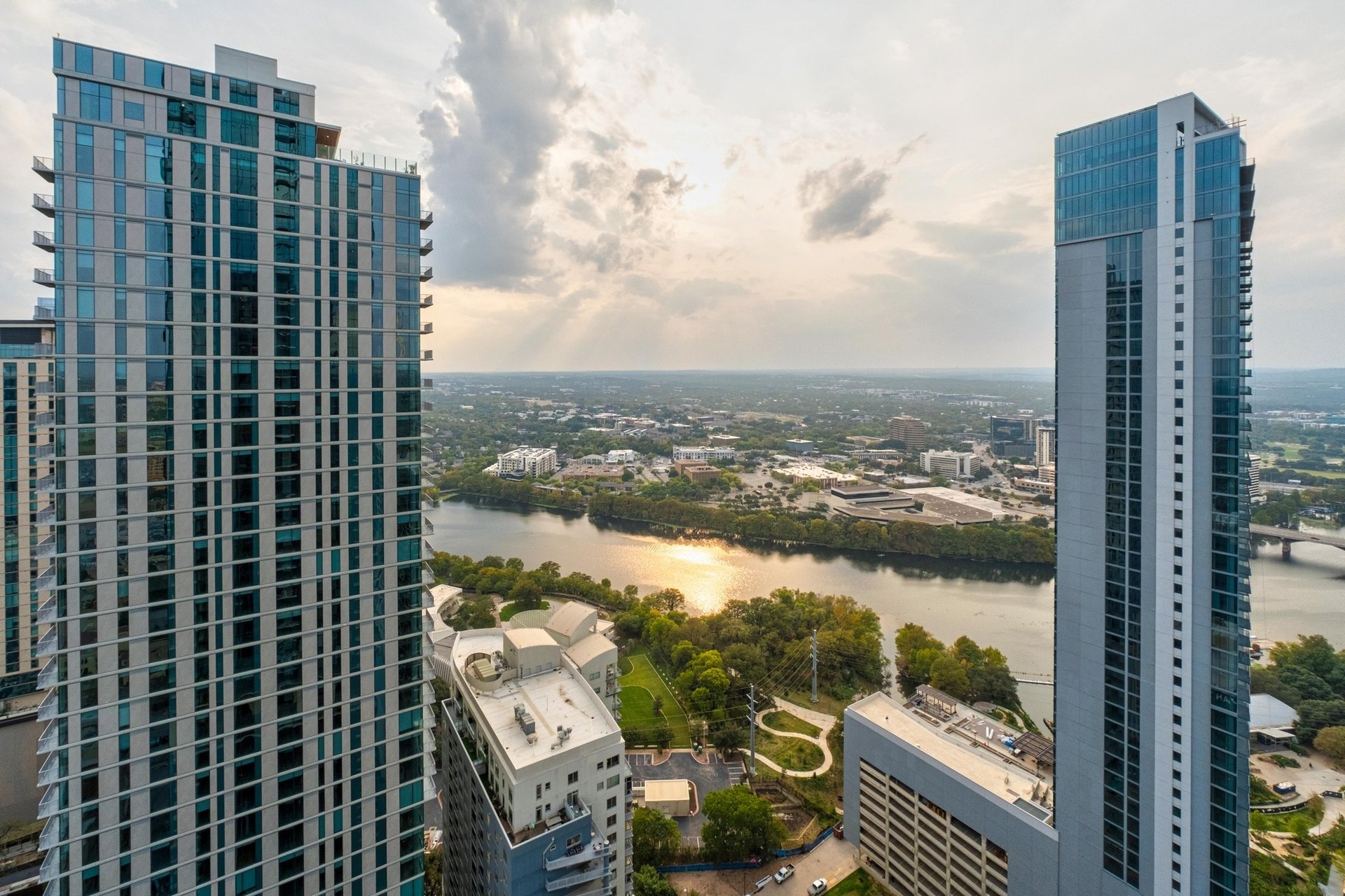 610 Davis Street #3902