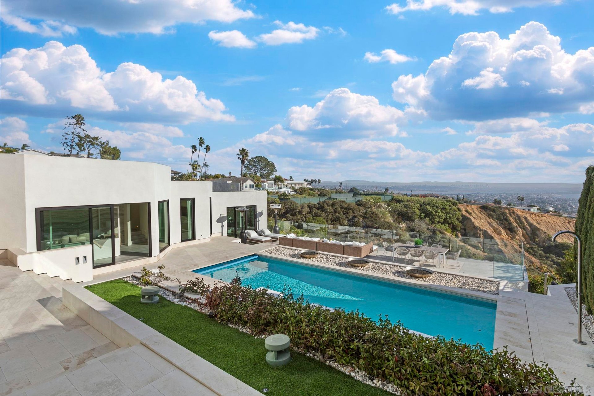 5811 Box Canyon Rd. La Jolla, CA
