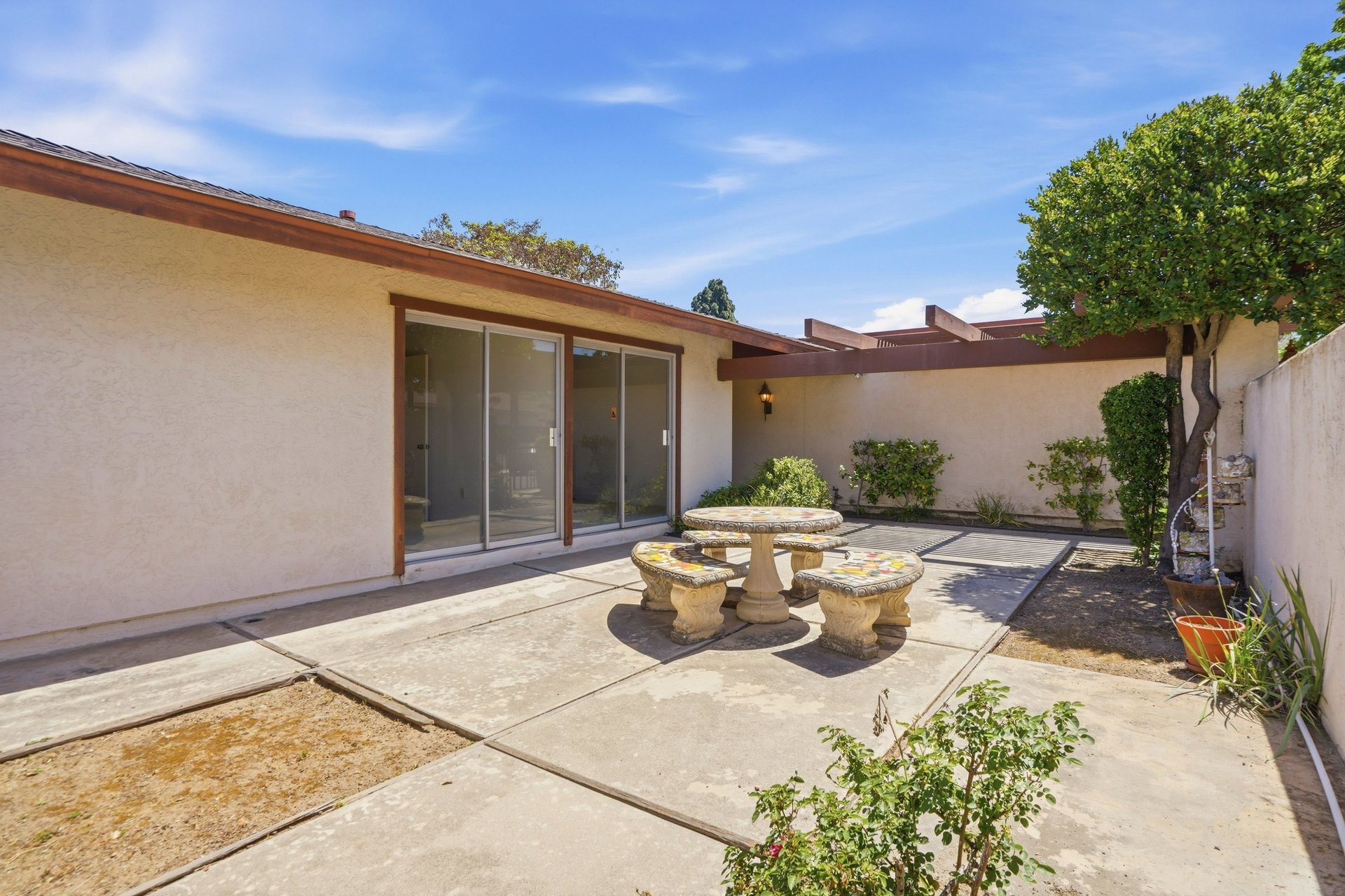 16519 Gabarda Rd