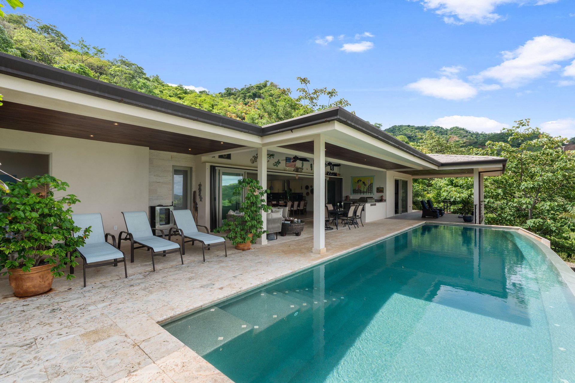 Casa Pickle on the Hill | Spacious Private Estate with Pickleball Court, Mature Gardens & Independent Guest Apartment