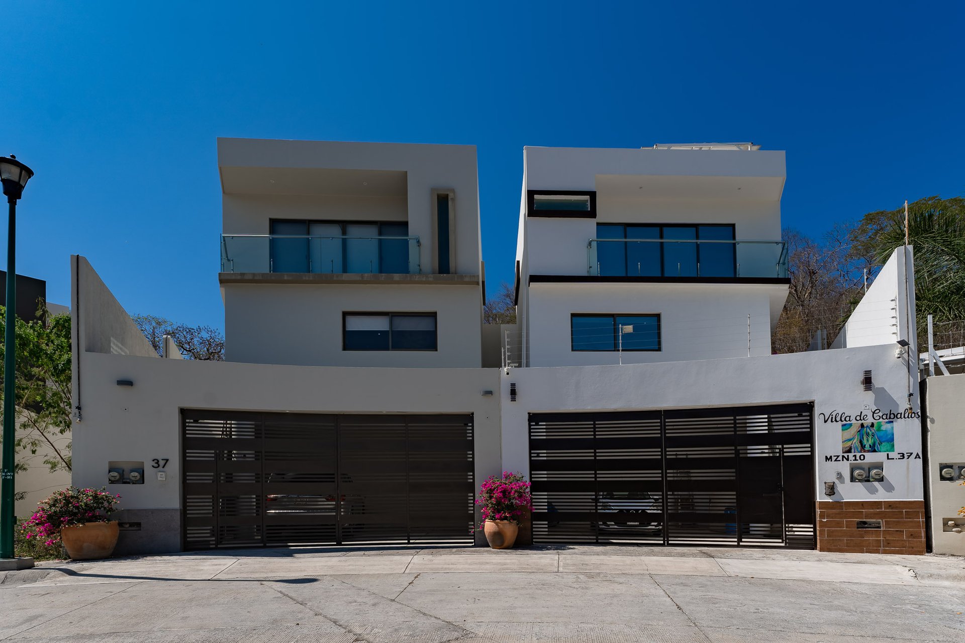 5 bedrooms, Single Family Homes, Villa de Caballos