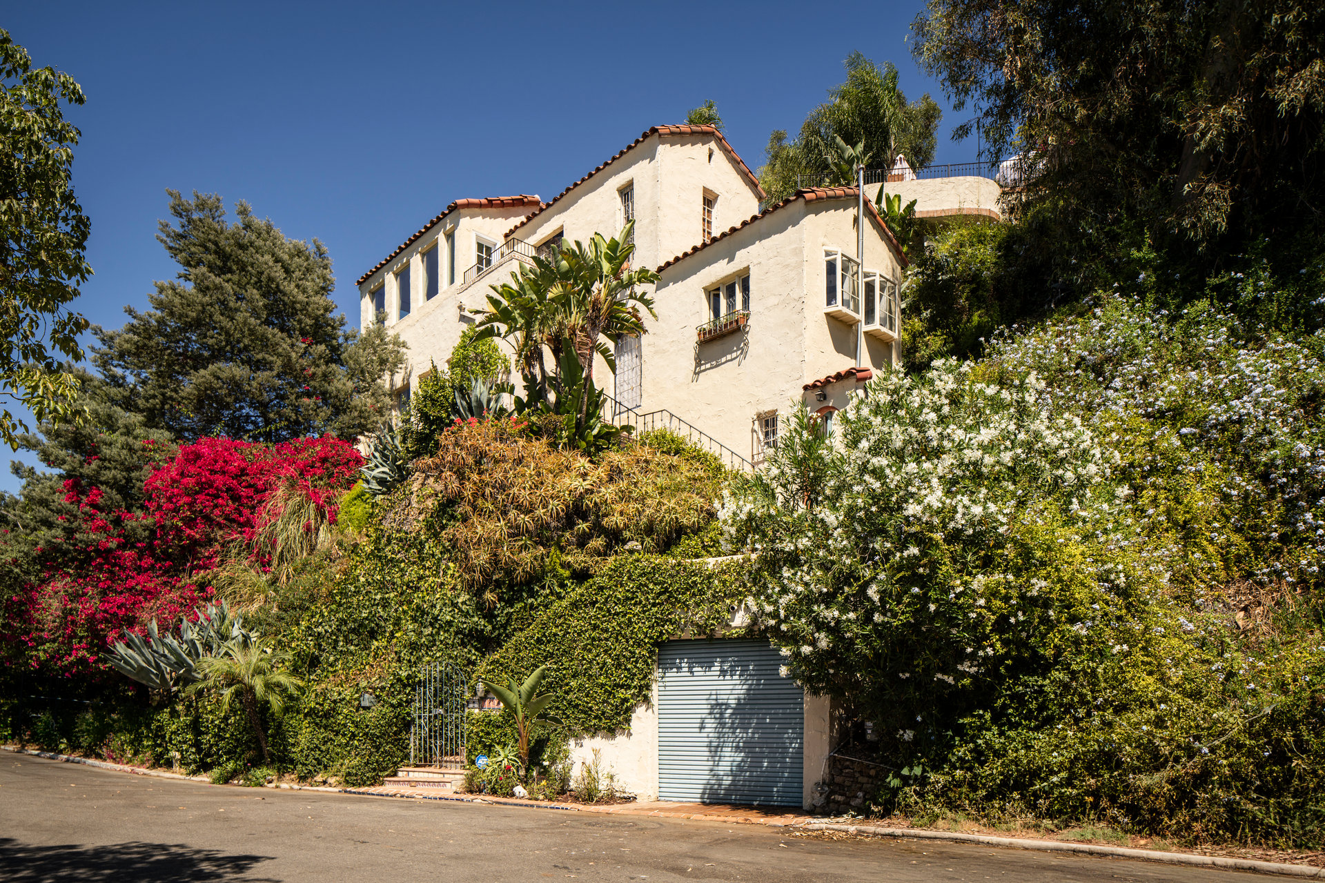 3346 N Knoll Dr, Hollywood Hills