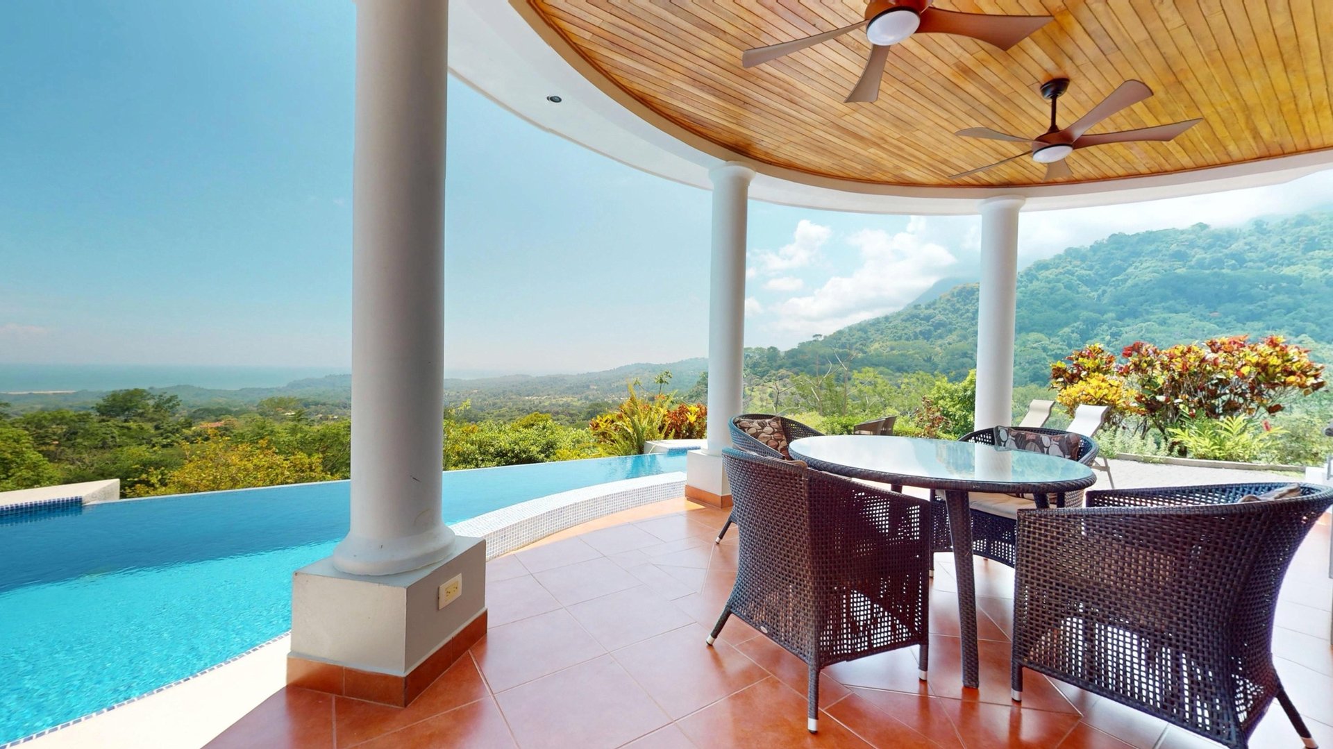 Ojochateau - Rare Ocean & Mountain View 4BR Home in Costa Rica