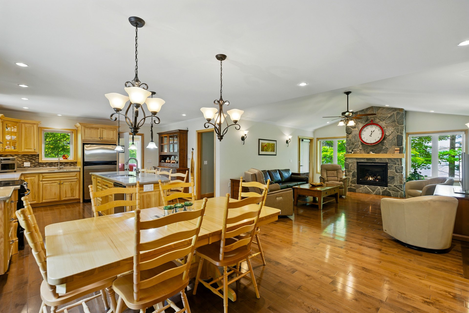 276 Jeffrey Road N, Ryerson