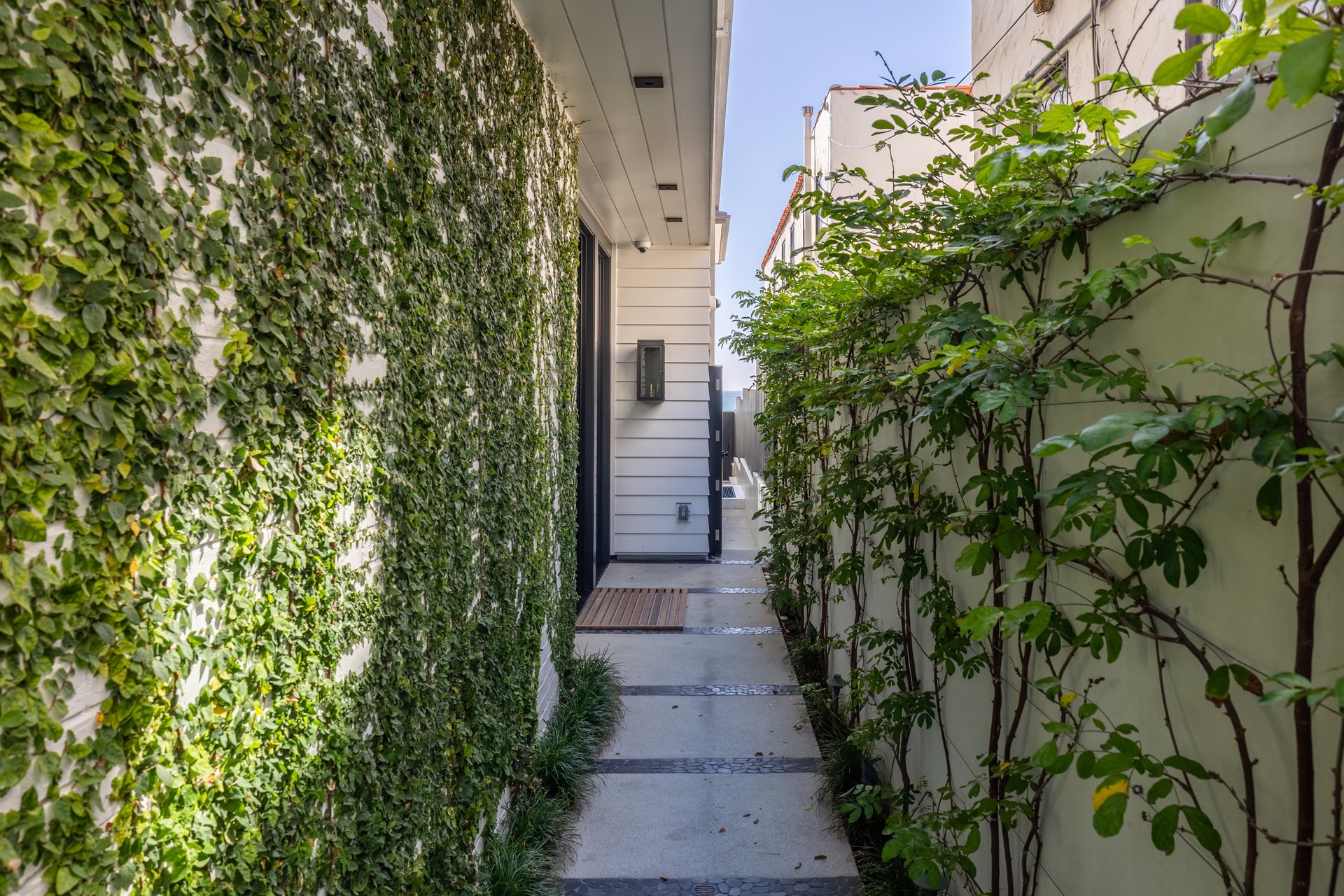 2428 The Strand