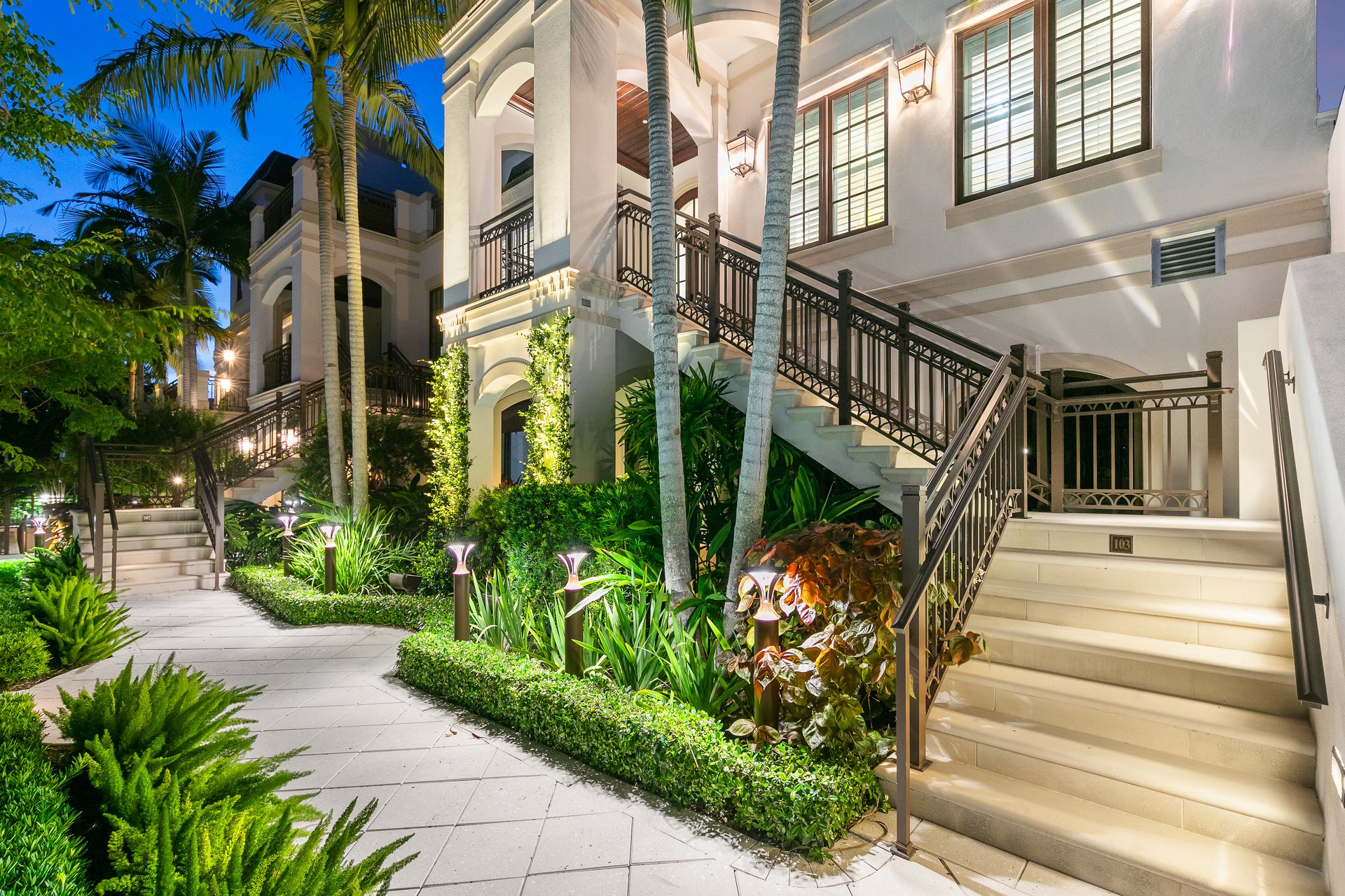 OLDE NAPLES