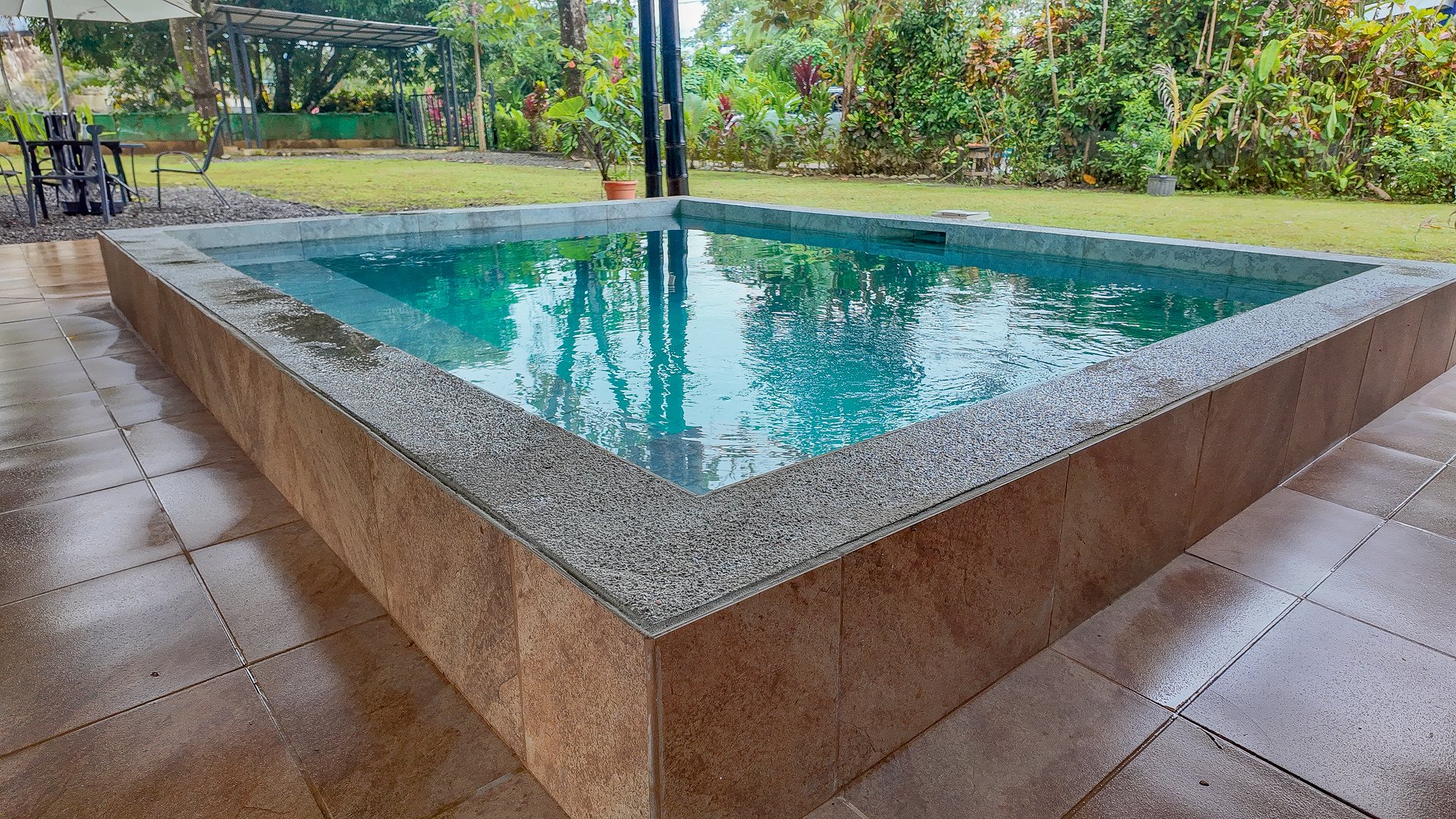 Contemporary 3-bed home surrounded by Uvita’s services and amenities but just a short stroll to tropical beaches