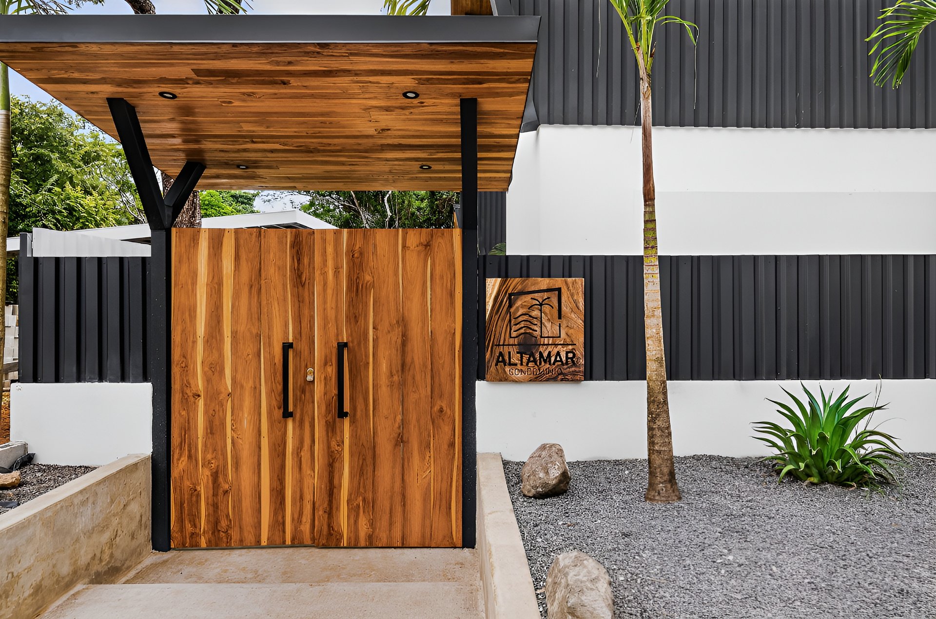 Villa Altamar | Four Private Villas Steps from Playa Langosta