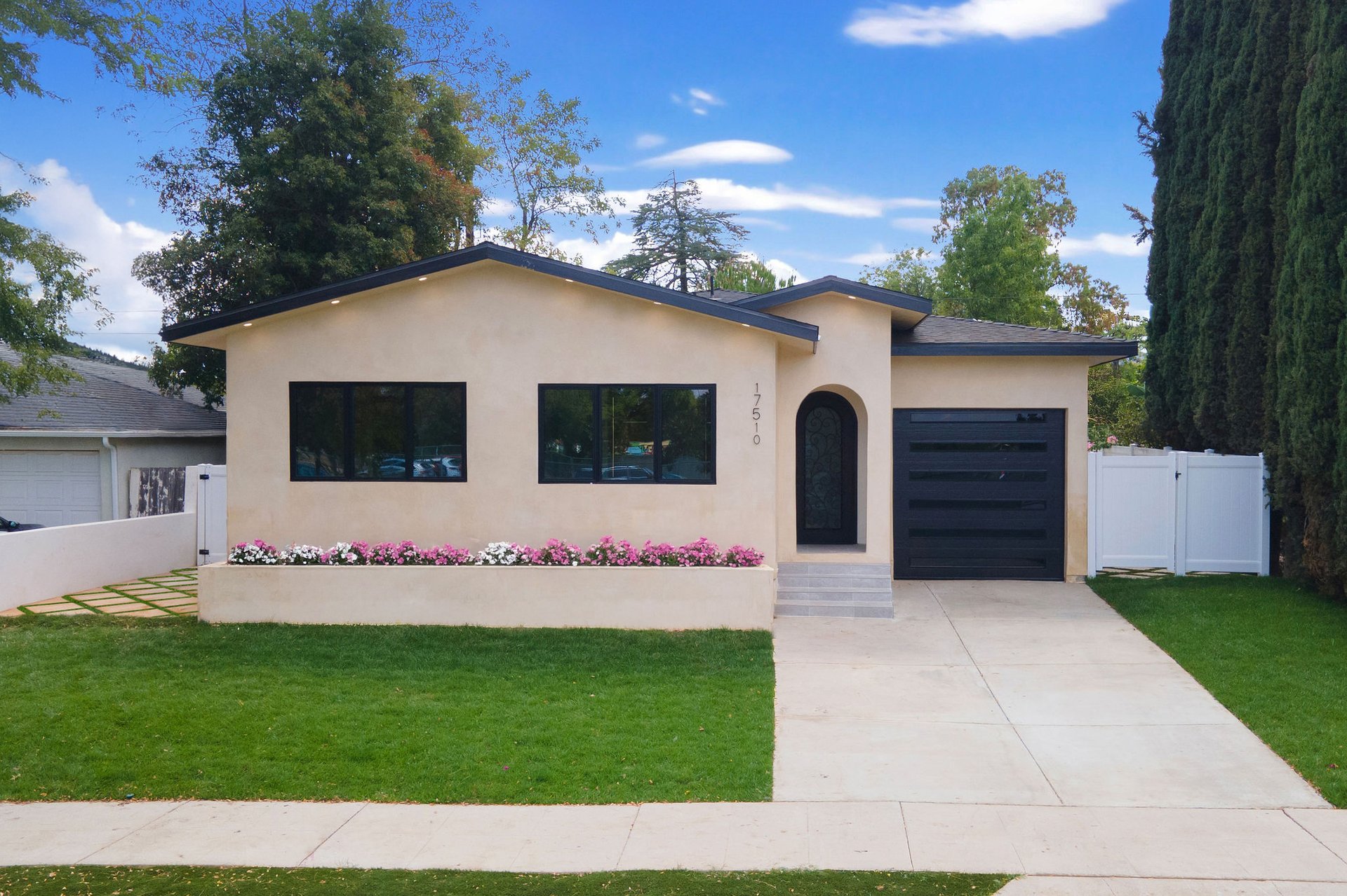 17510 Miranda St, Encino