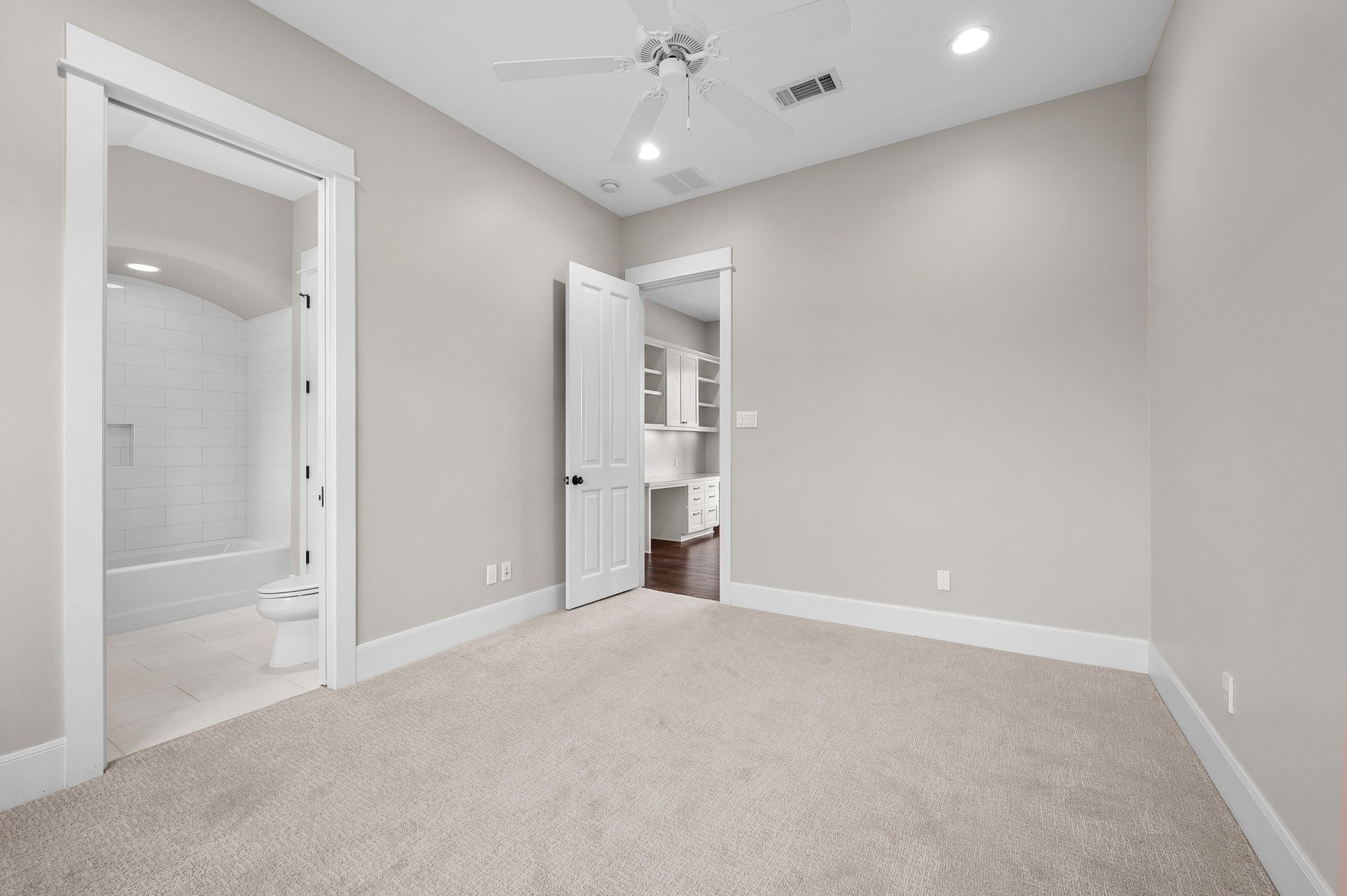 16009 Pontevedra Place