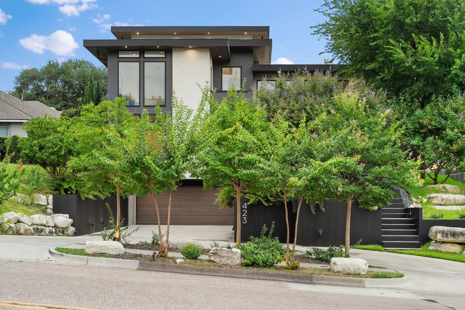 423 W Colorado Boulevard