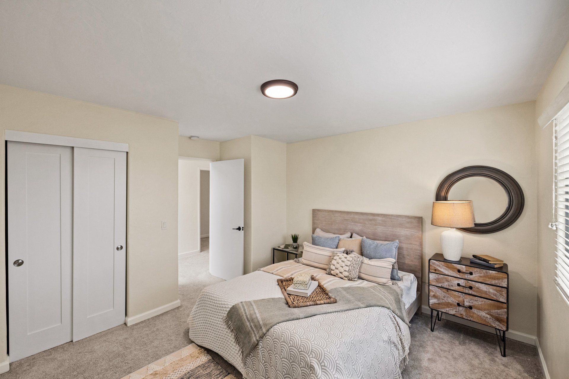 Monterey Sunbelt Living - 303 Del Robles Ave