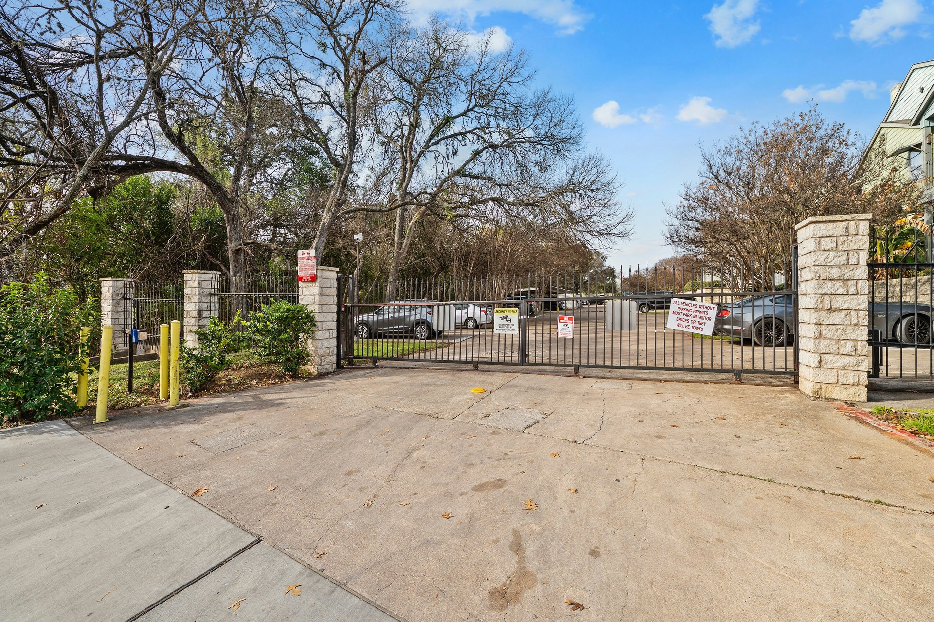 Stylish South Lamar Condo in Gated Ivy Condominiums – Prime Location with Top-Tier Amenities!