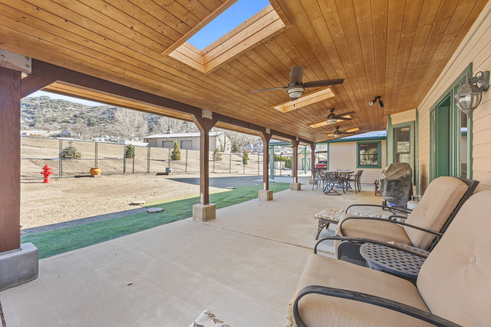 Equestrian Estate in Bear Valley Springs: 25820 Skyline Drive