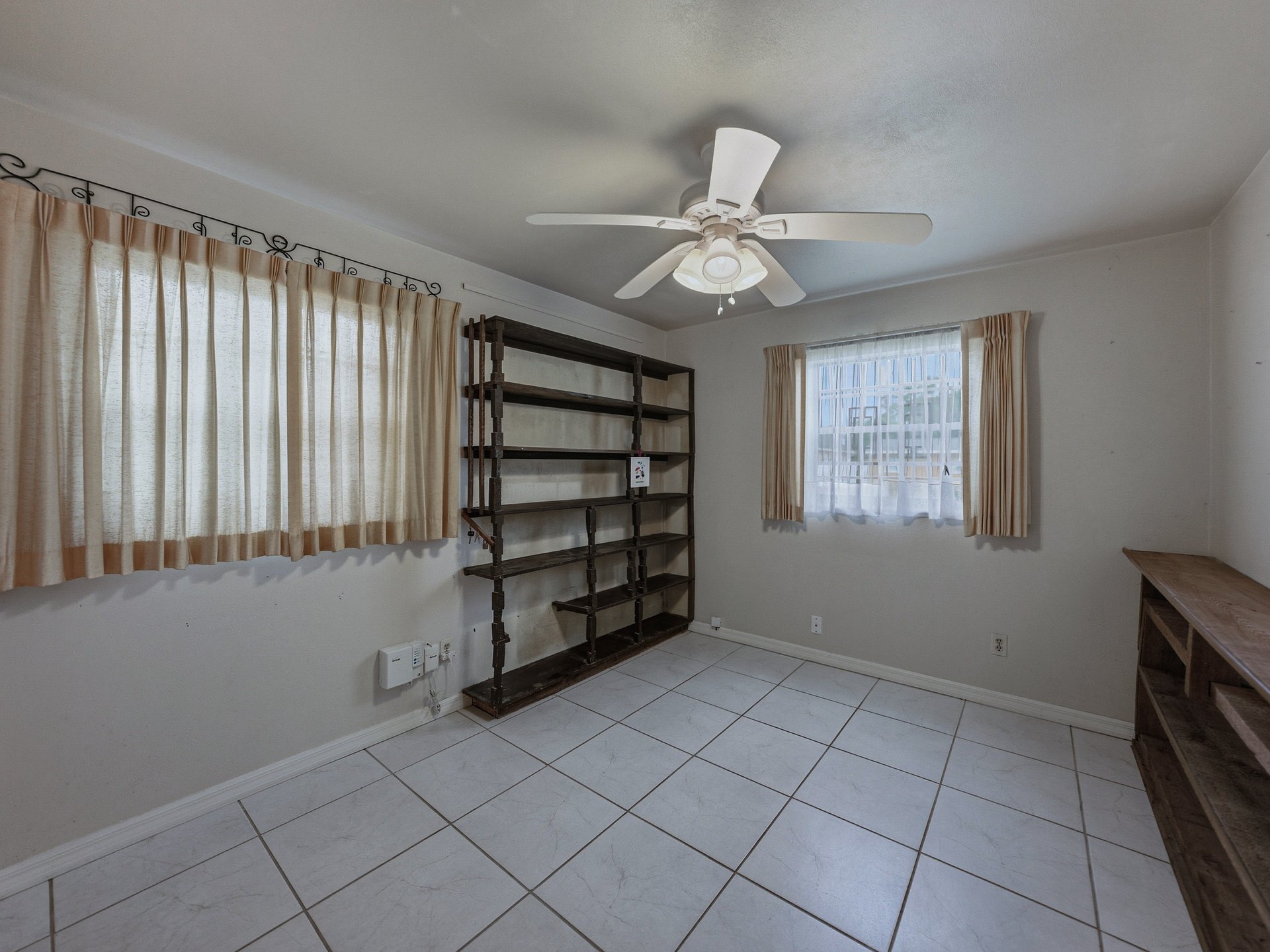 2702 AUBURN AVE W