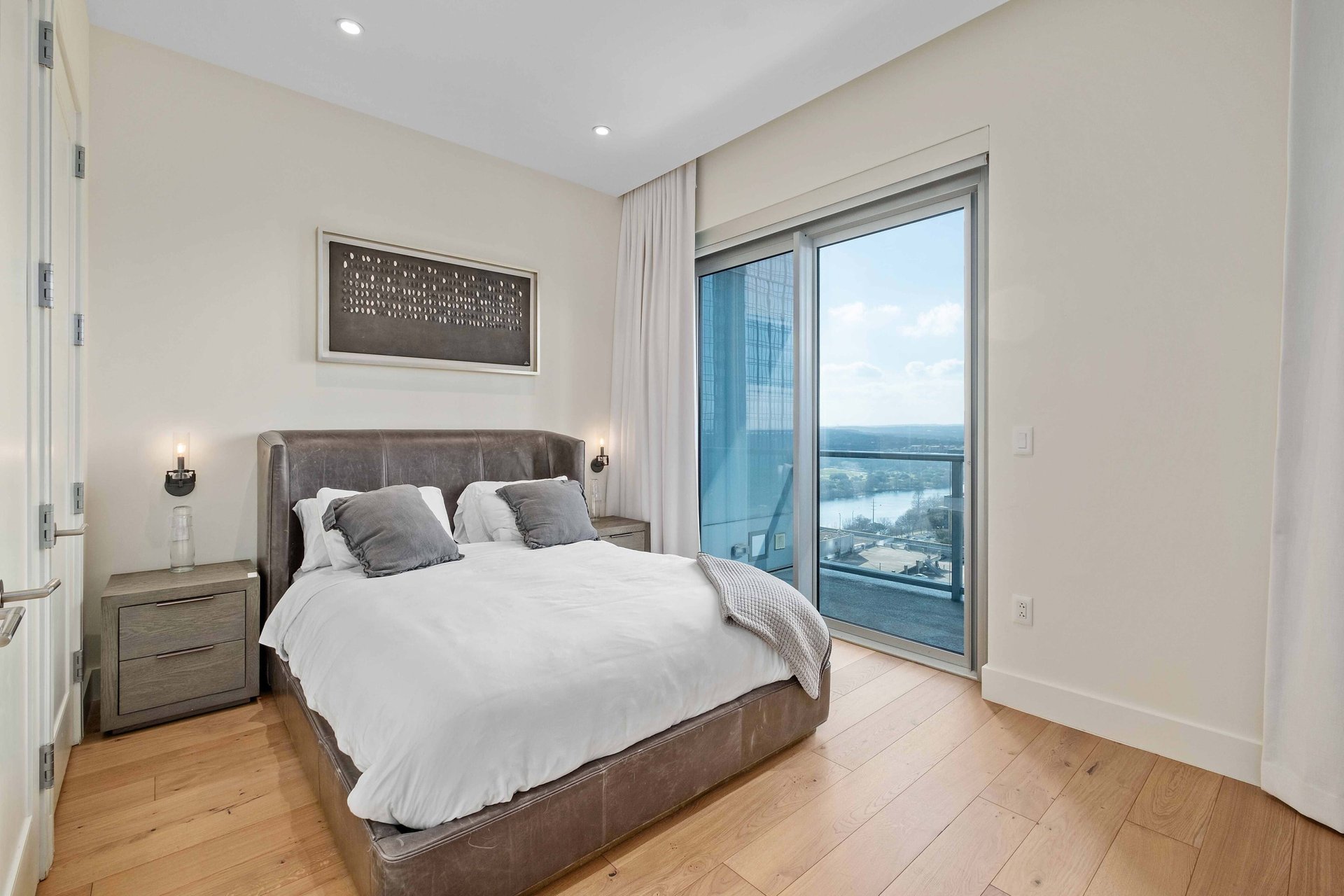 200 Congress Ave #18AE