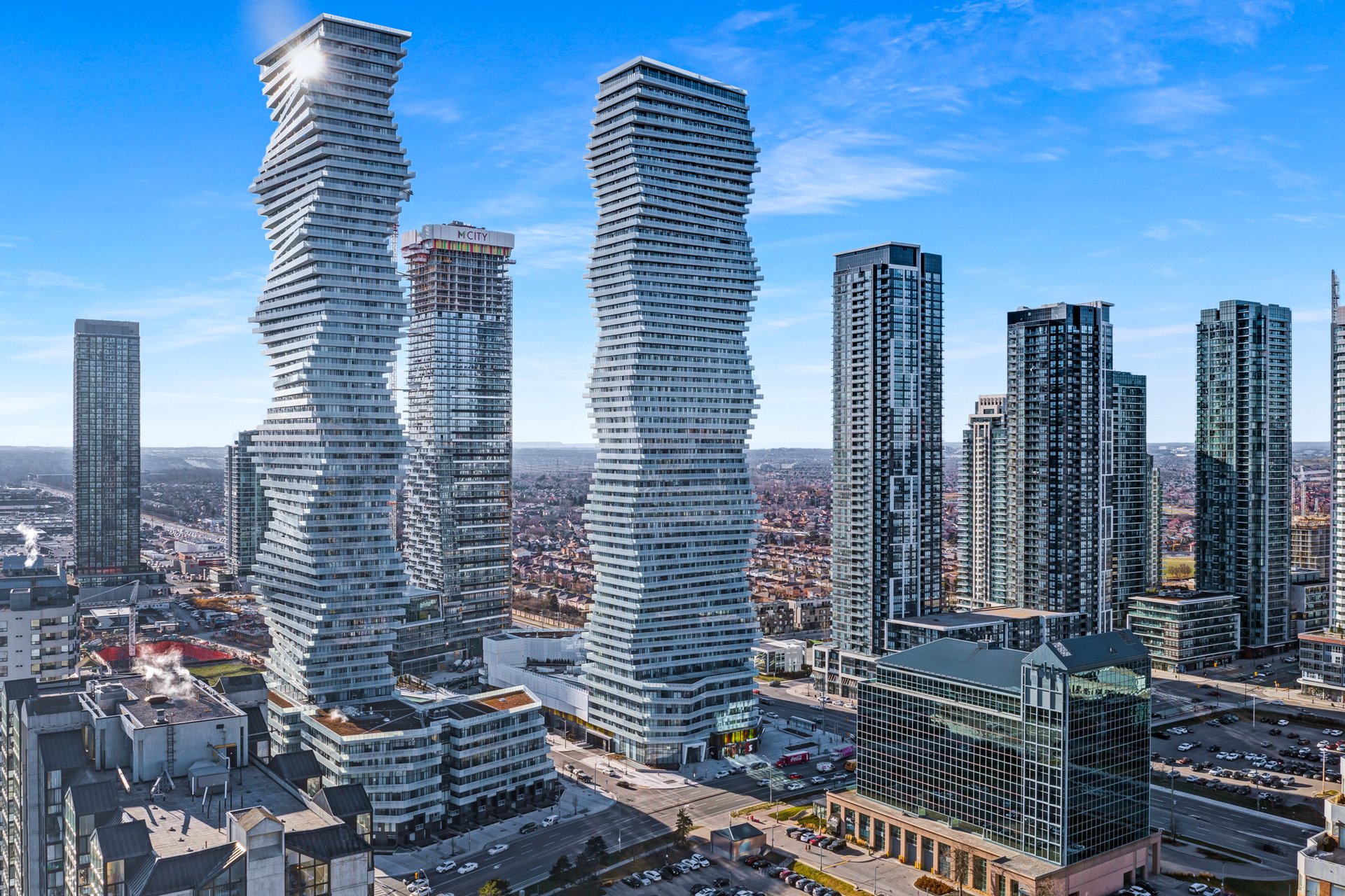 1110-3900 Confederation Pkwy