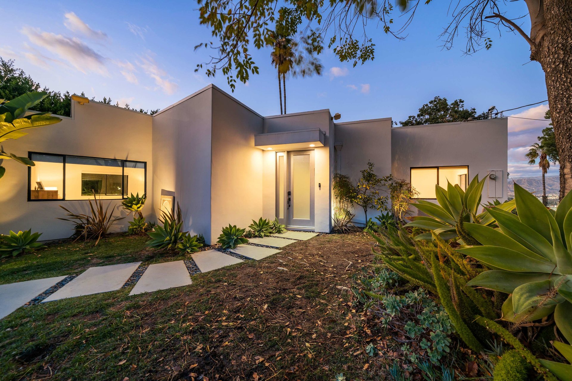 3221 Bonnie Hill Dr, Los Angeles