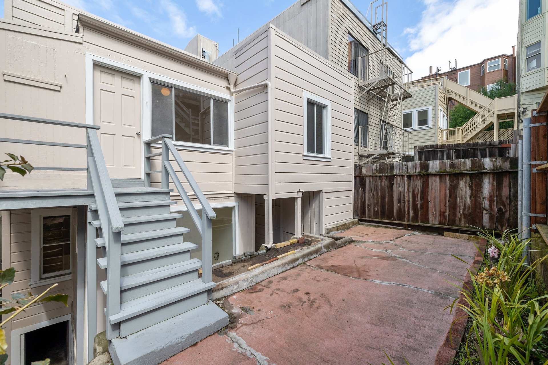 327-329 Chestnut St