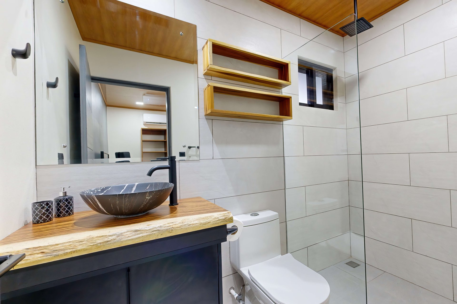 Casa Palma, Brand New Luxury 3 bedroom, 4 bathroom home with Amazing Sunset View in Quepos