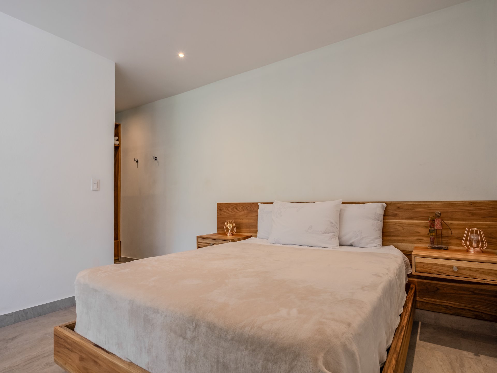 An Exclusive, Sunny Ridge-Top 4-Bed Designer House With Unforgettable Mountain & Jungle Views
