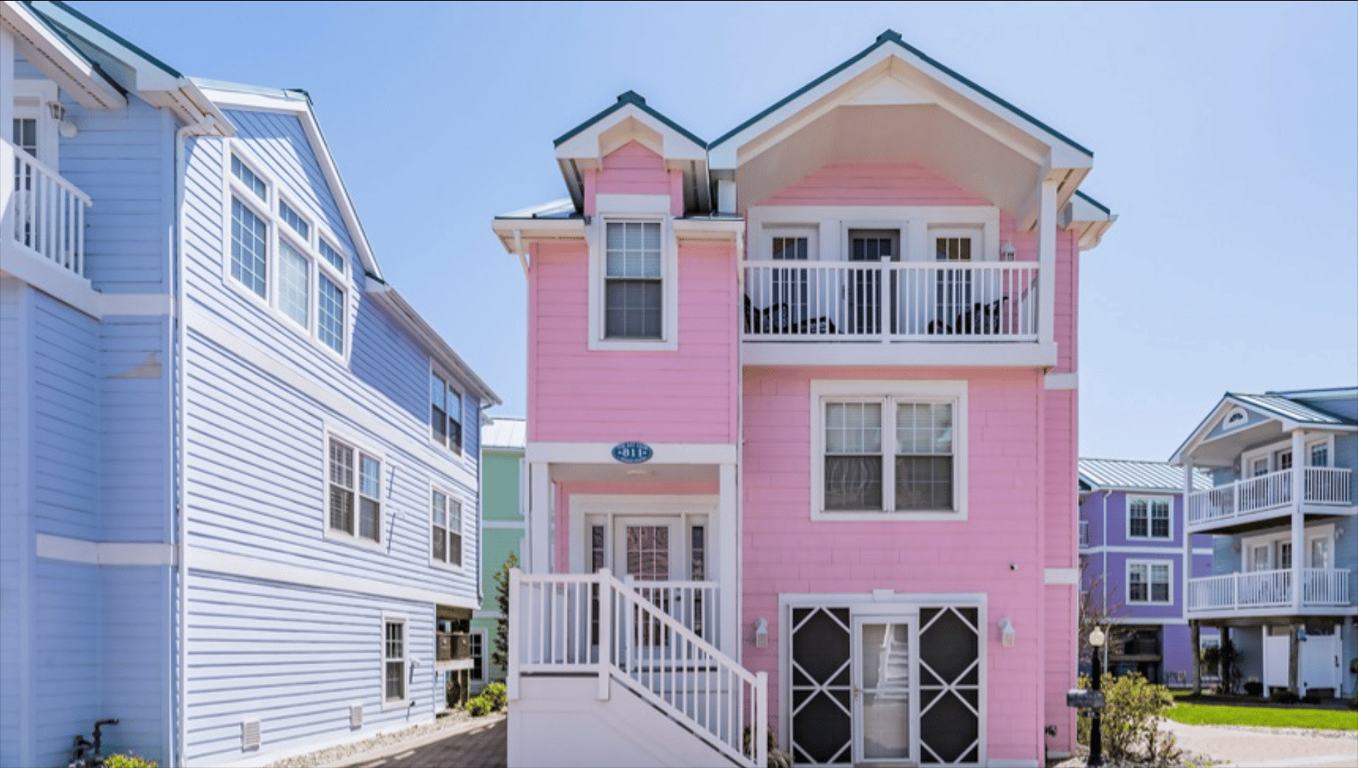 811 Bay Club Lane West, Beach Haven