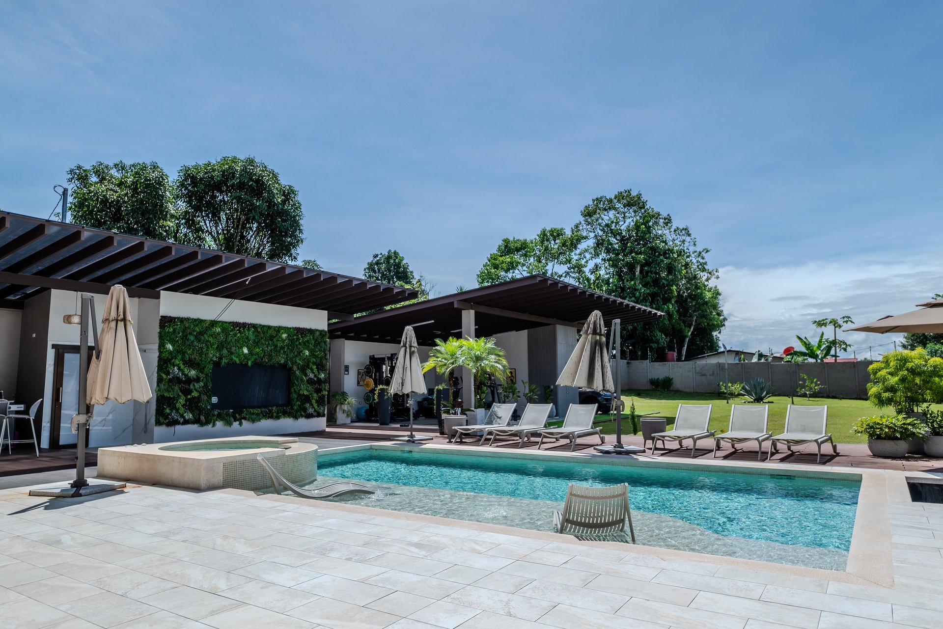 Luxury Home with Pool, Bar Area & Resort-Level Amenities | 6 br, 4.5 ba in Perez Zeledon 