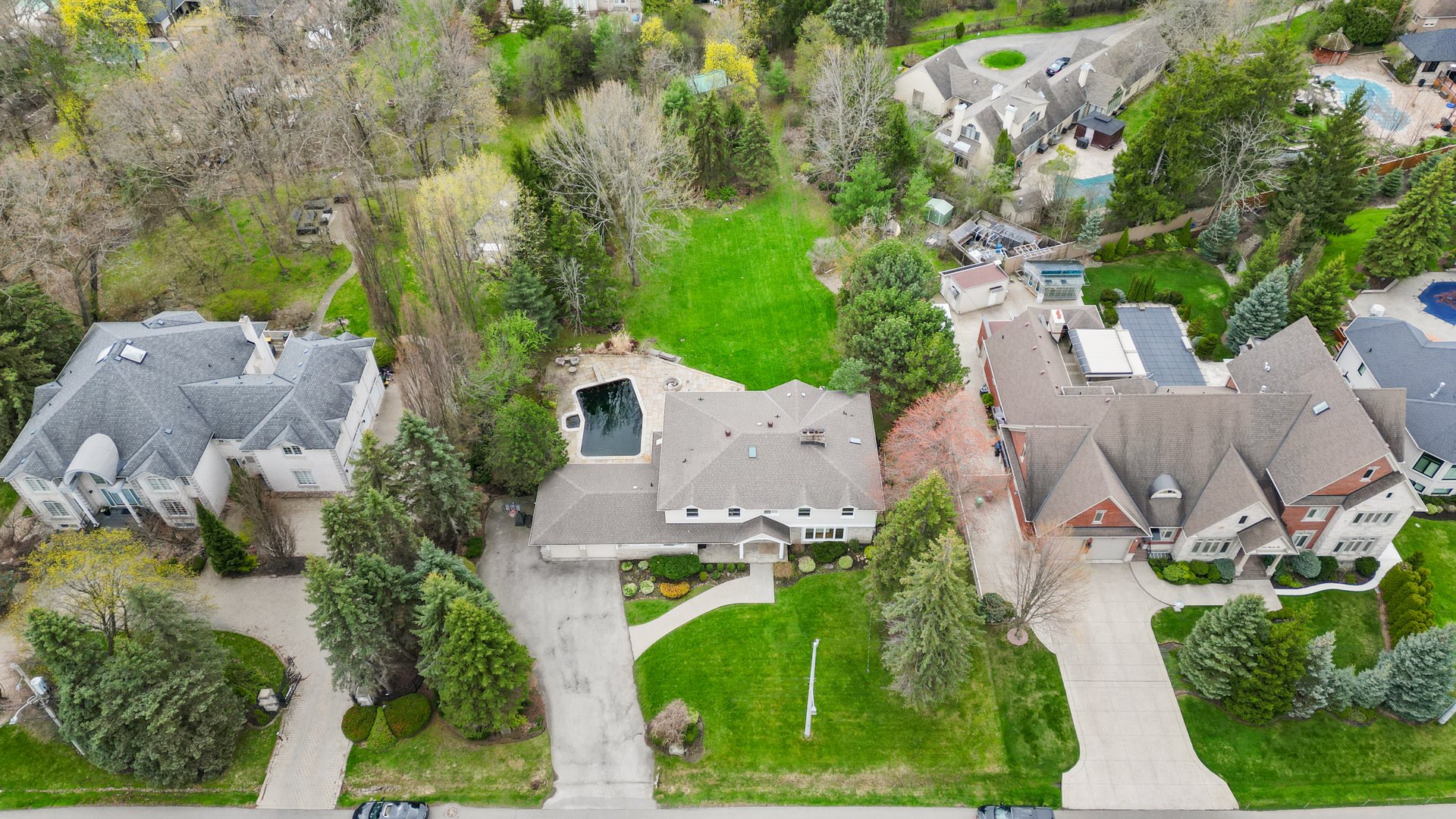 2154 Oneida Cres