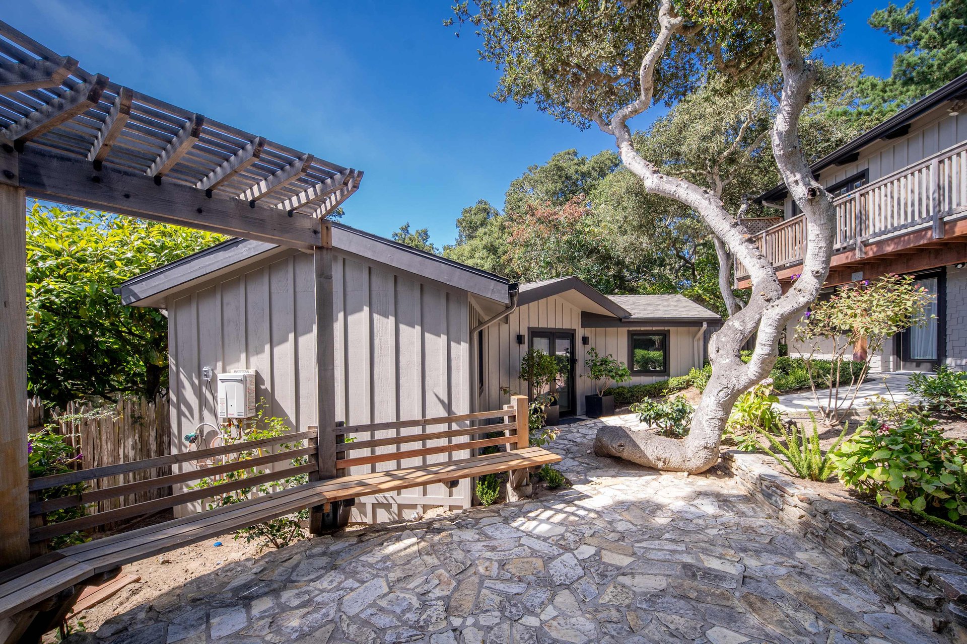 Grey Goose - Charming Downtown Carmel Cottage