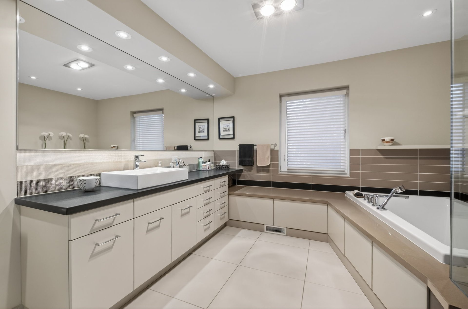 SOLD: Luxurious Country Living In The City