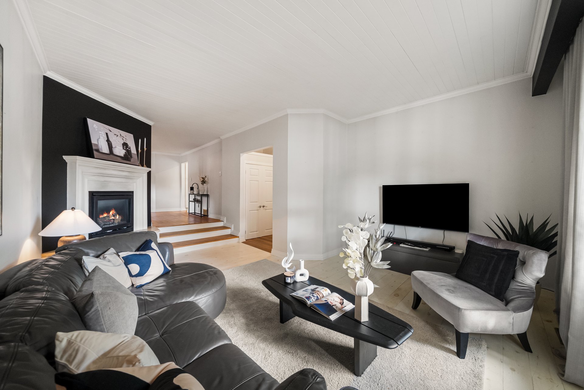 1141 Lakeshore Rd W