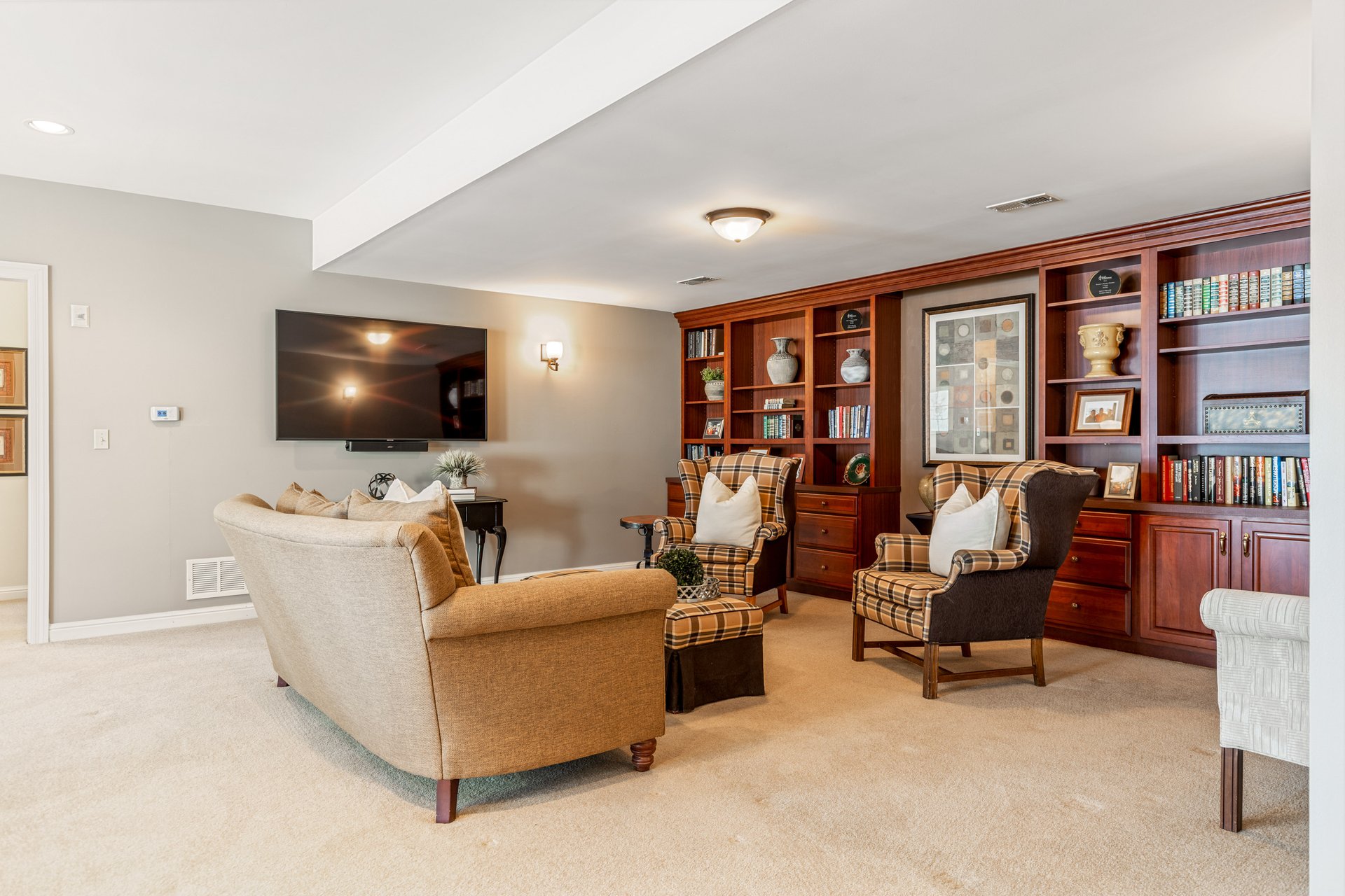 6 Whitmoor Court