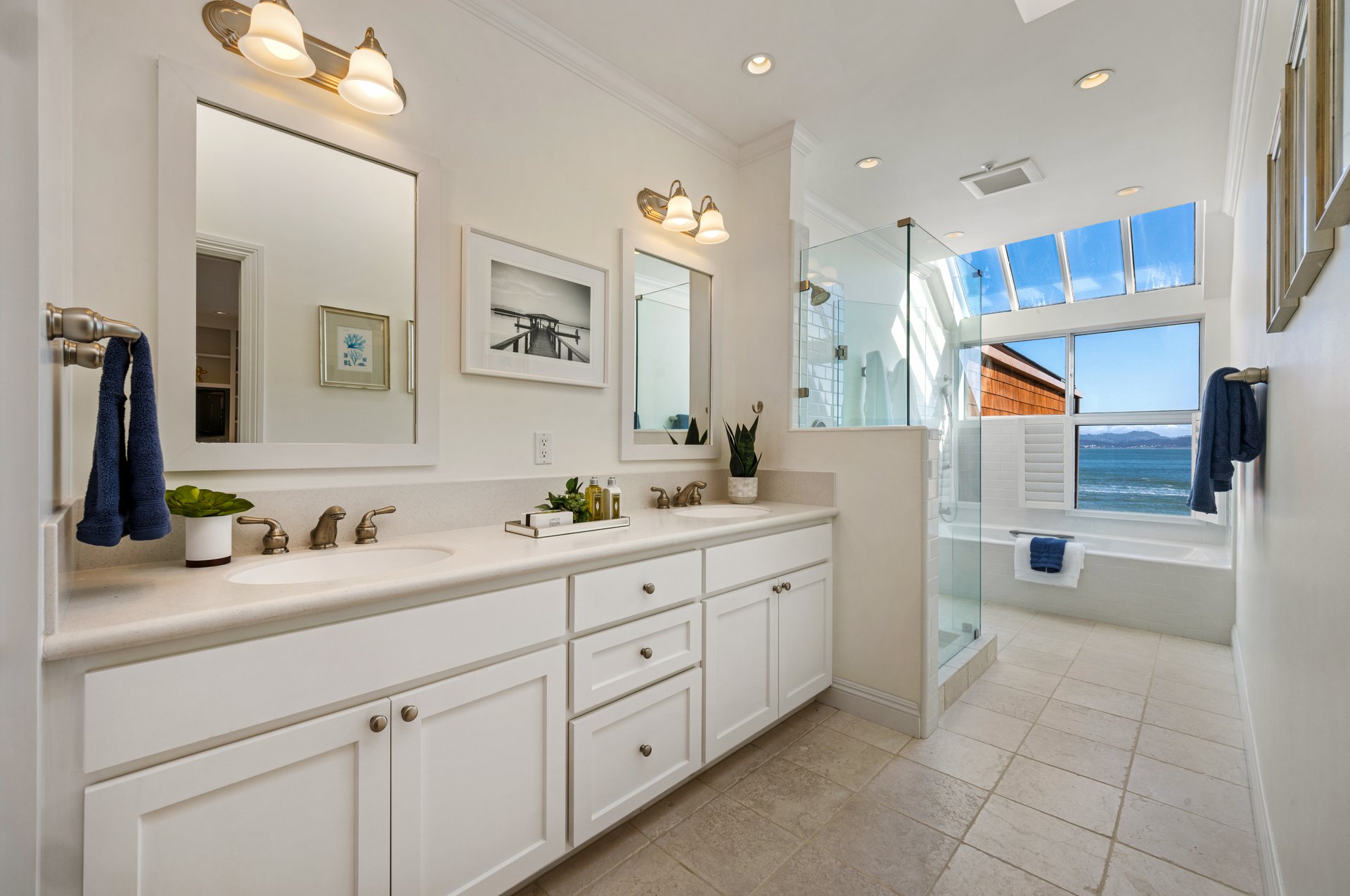Luxury Condo with Sweeping Bay Views