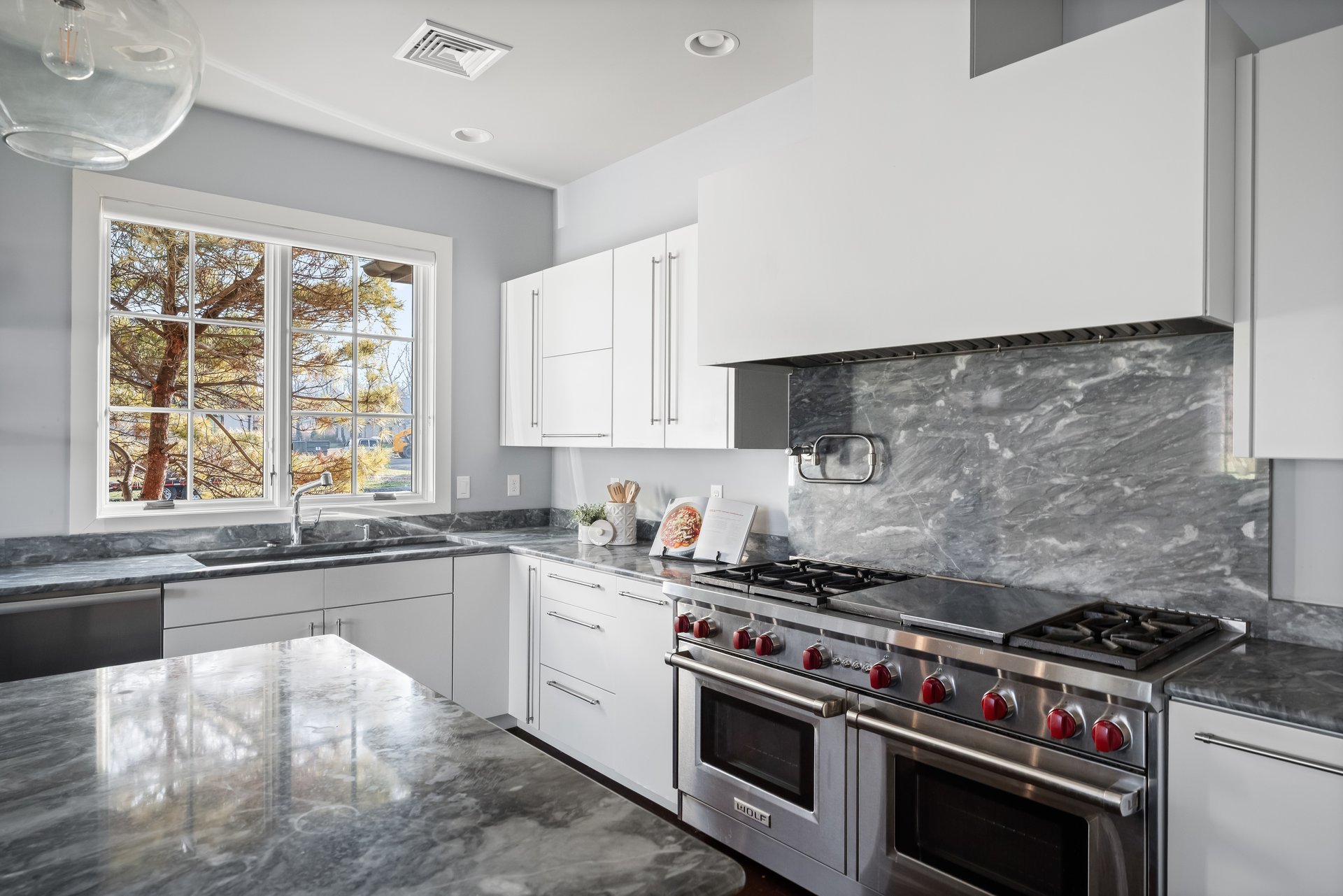 2687 Avenue Du Vlg