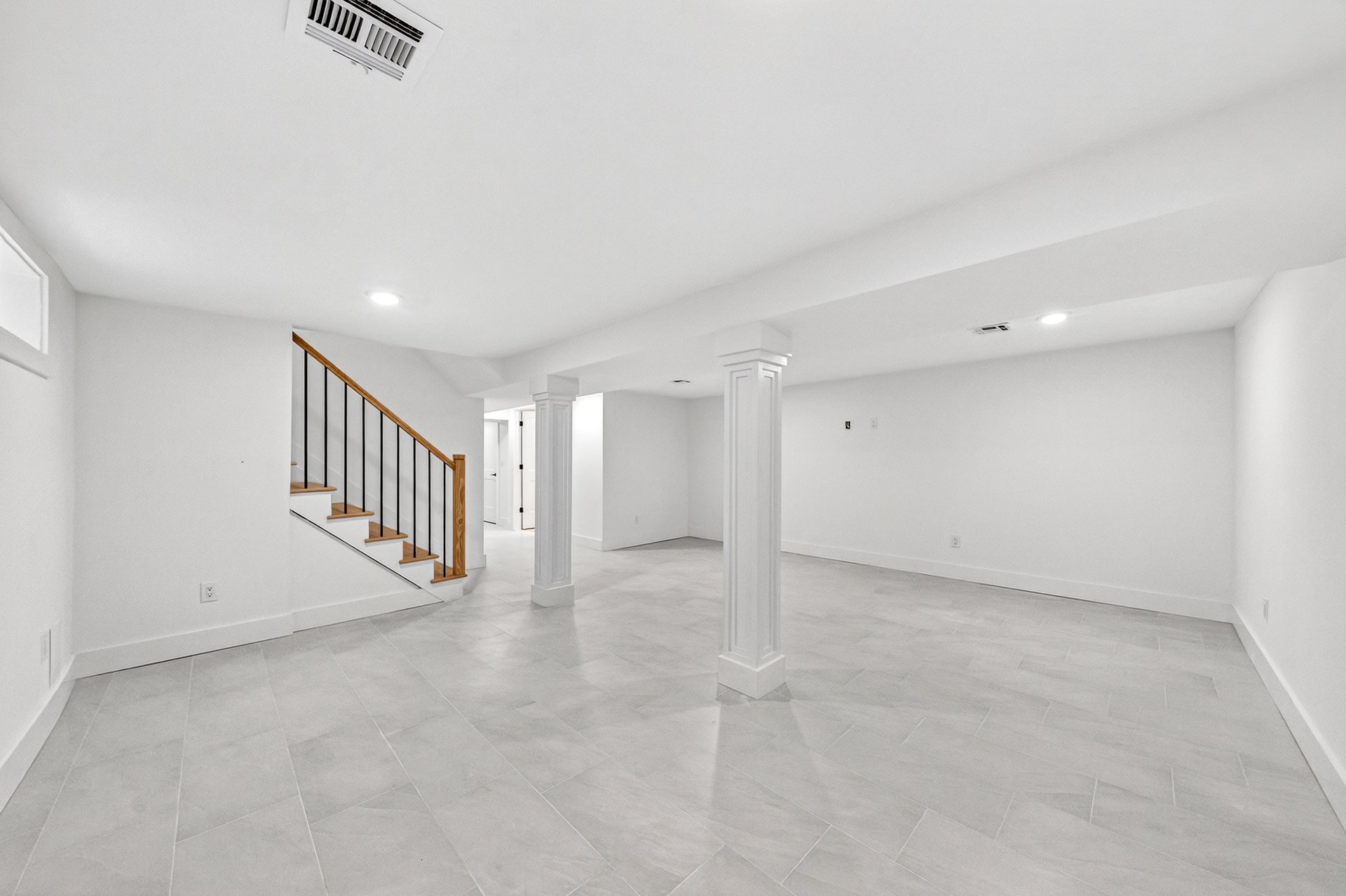 887 Linden Ave, Ridgefield, NJ 07657