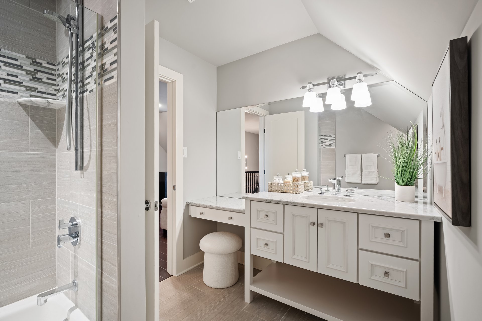 2687 Avenue Du Vlg