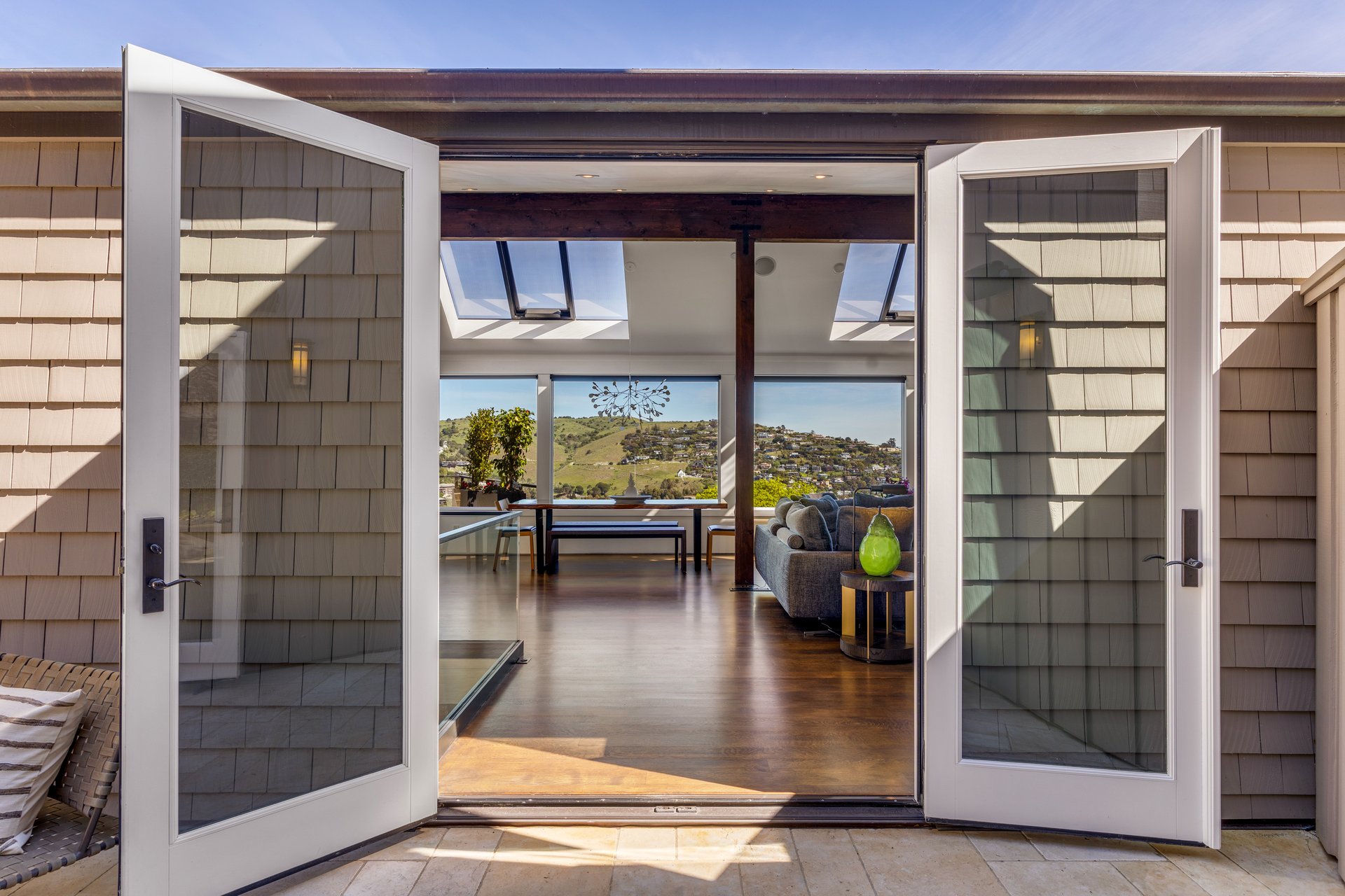 Chic and Stylish on Belvedere Island