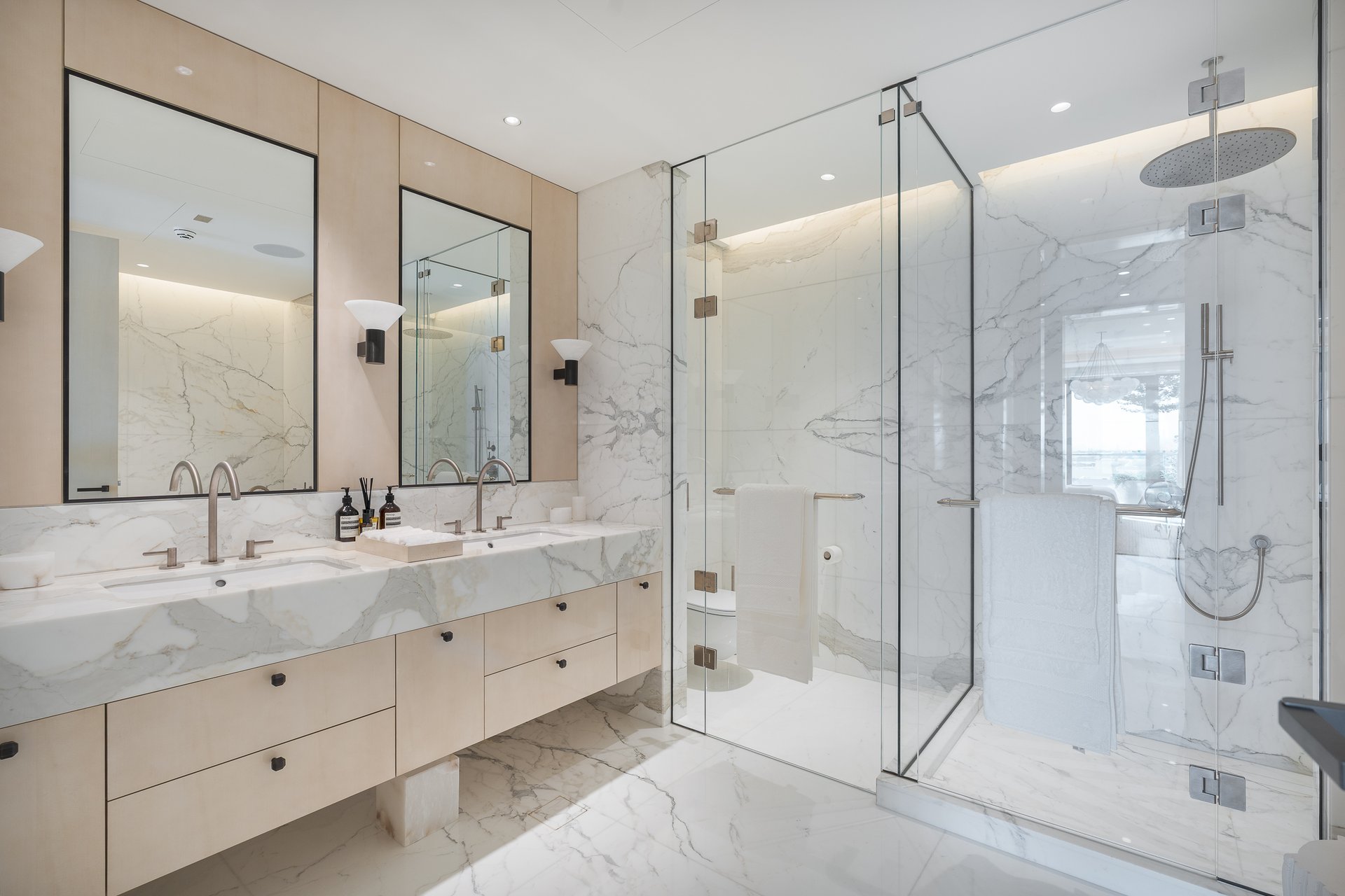 Four Seasons Private Residences - Penthouse 