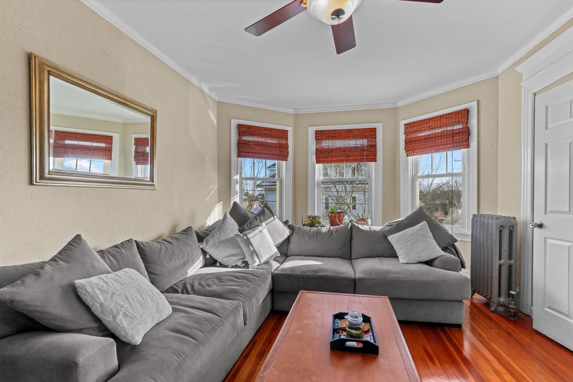 573 Academy Ave Unit 2 - Elmhurst