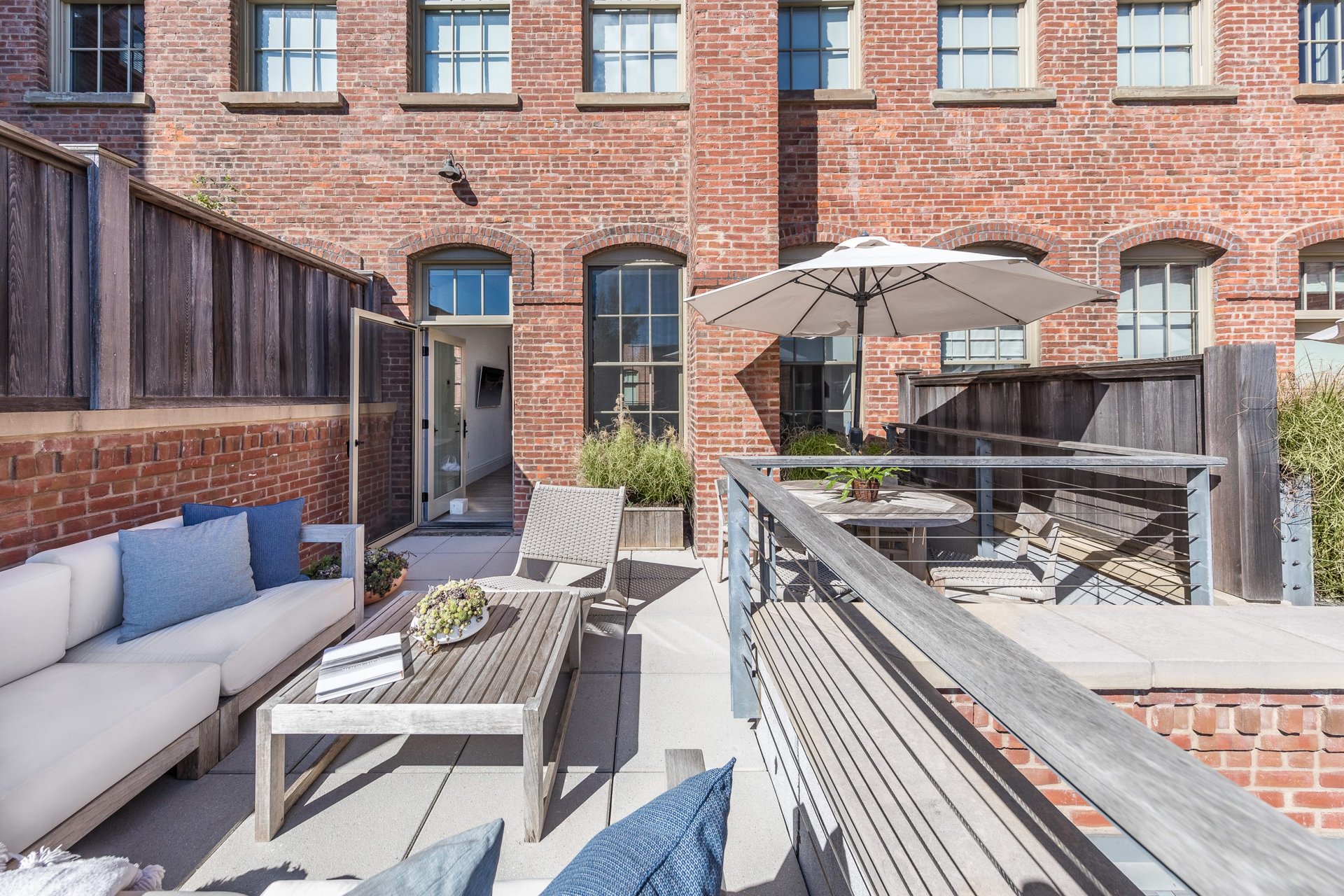 Elegant 3-Bed Factory Loft at Watchcase