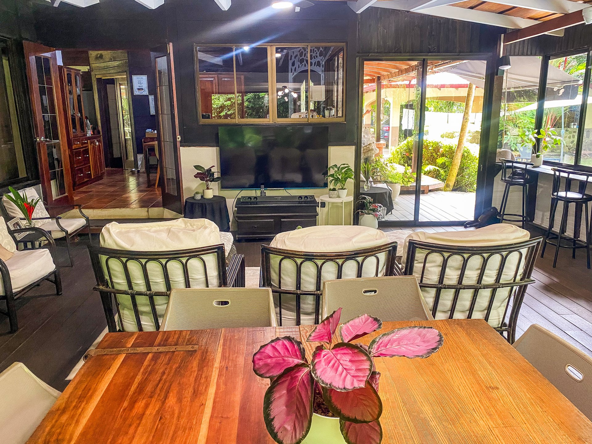A riverfront 3-bed home on a large property In Ojochal, Costa Rica