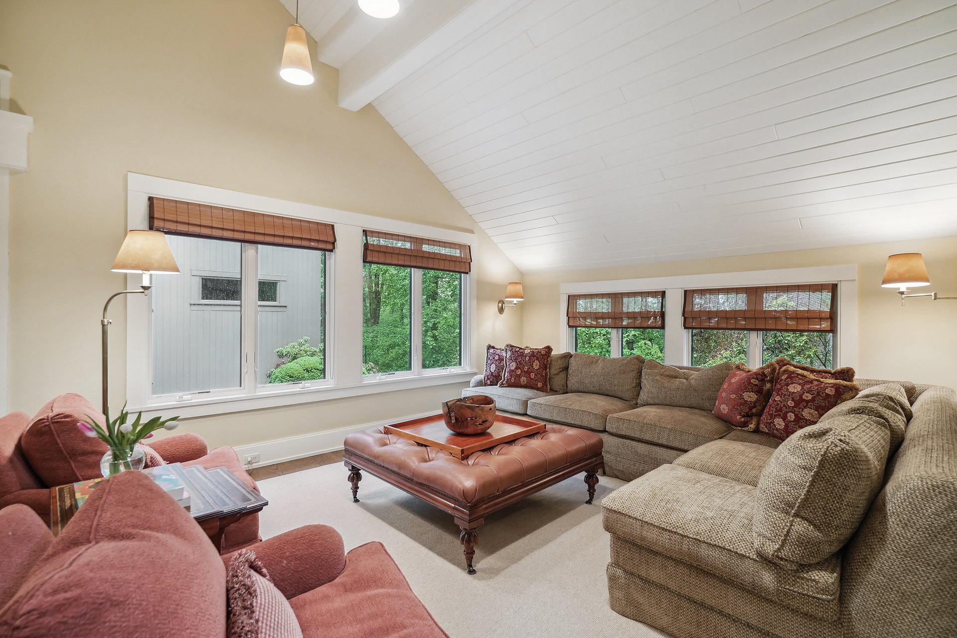 17 Eastwoods Road