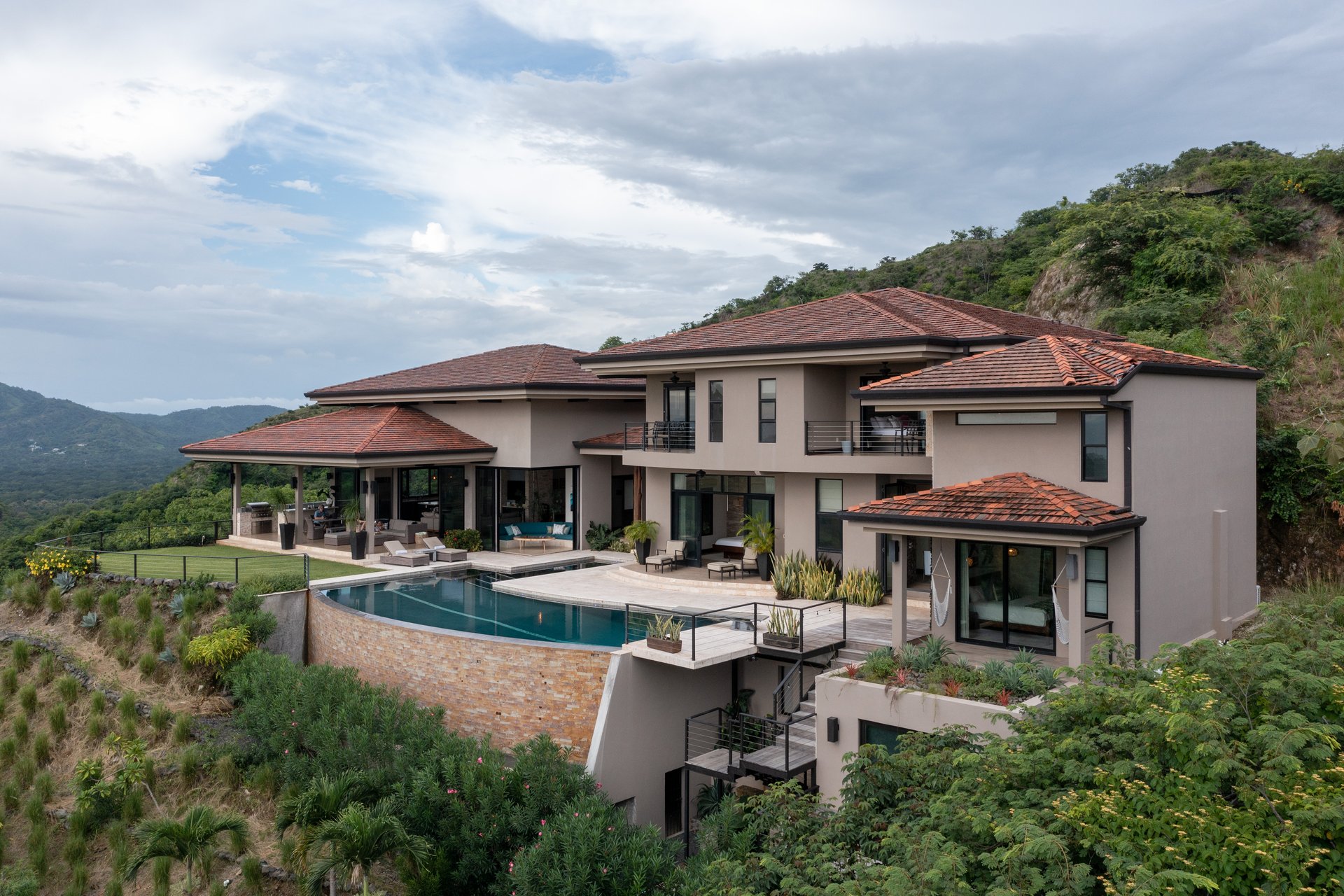 Casa Symbiotica | Luxury 5-Bedroom Ocean-View Estate in Mar Vista